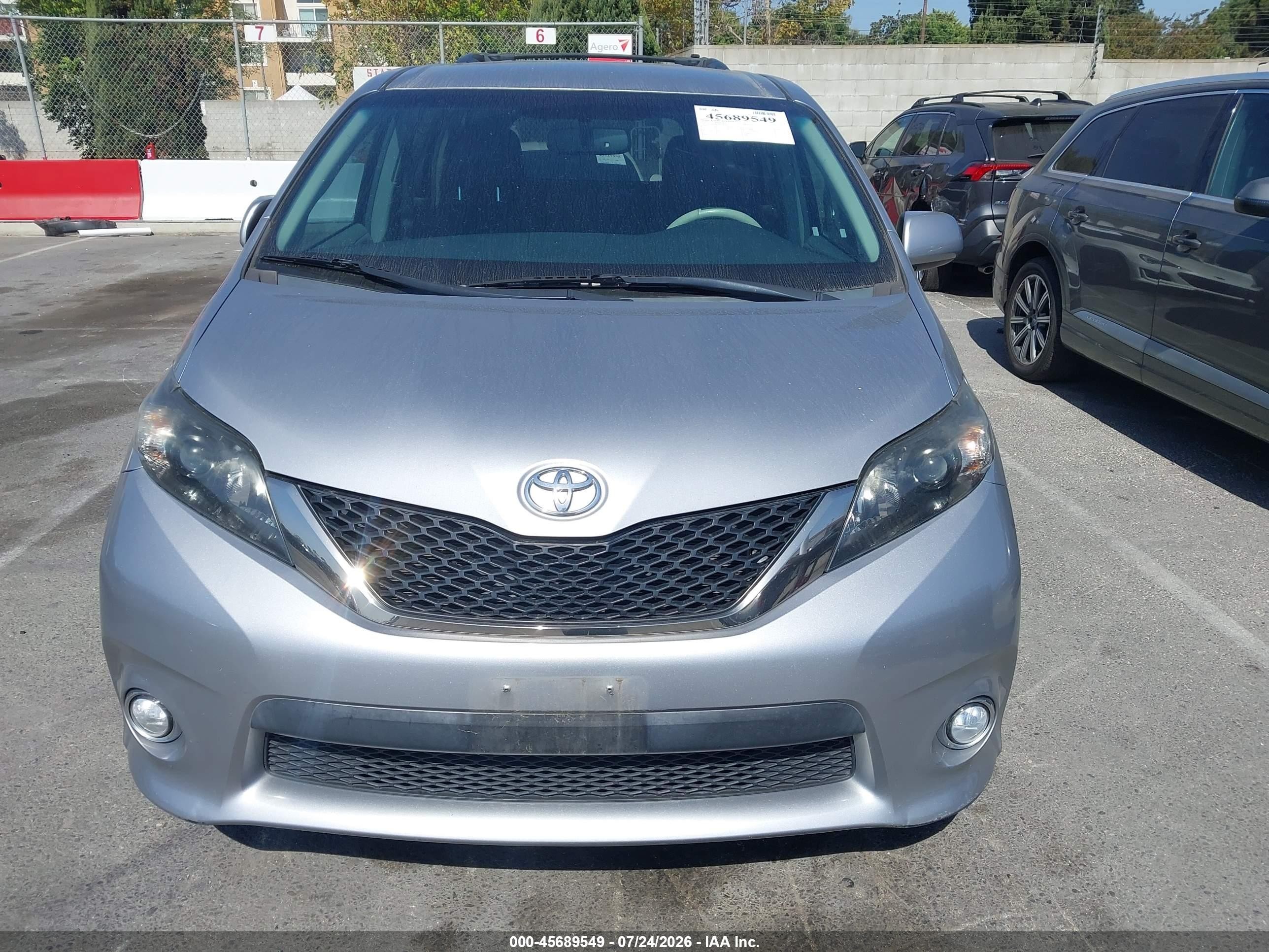 2012 Toyota Sienna Se 8 Passenger Серебряный vin: 5TDXK3DC9CS236324