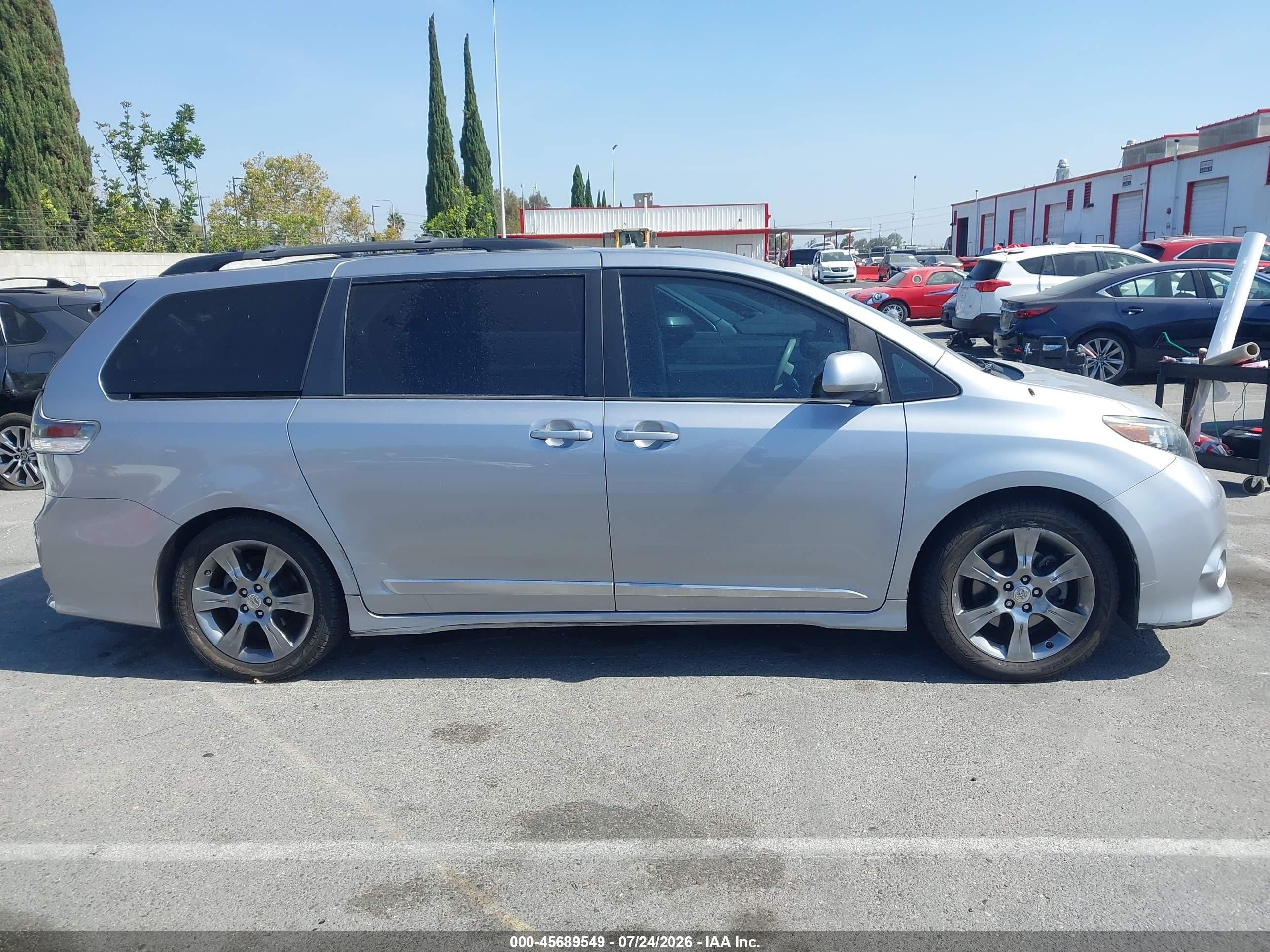 2012 Toyota Sienna Se 8 Passenger Серебряный vin: 5TDXK3DC9CS236324