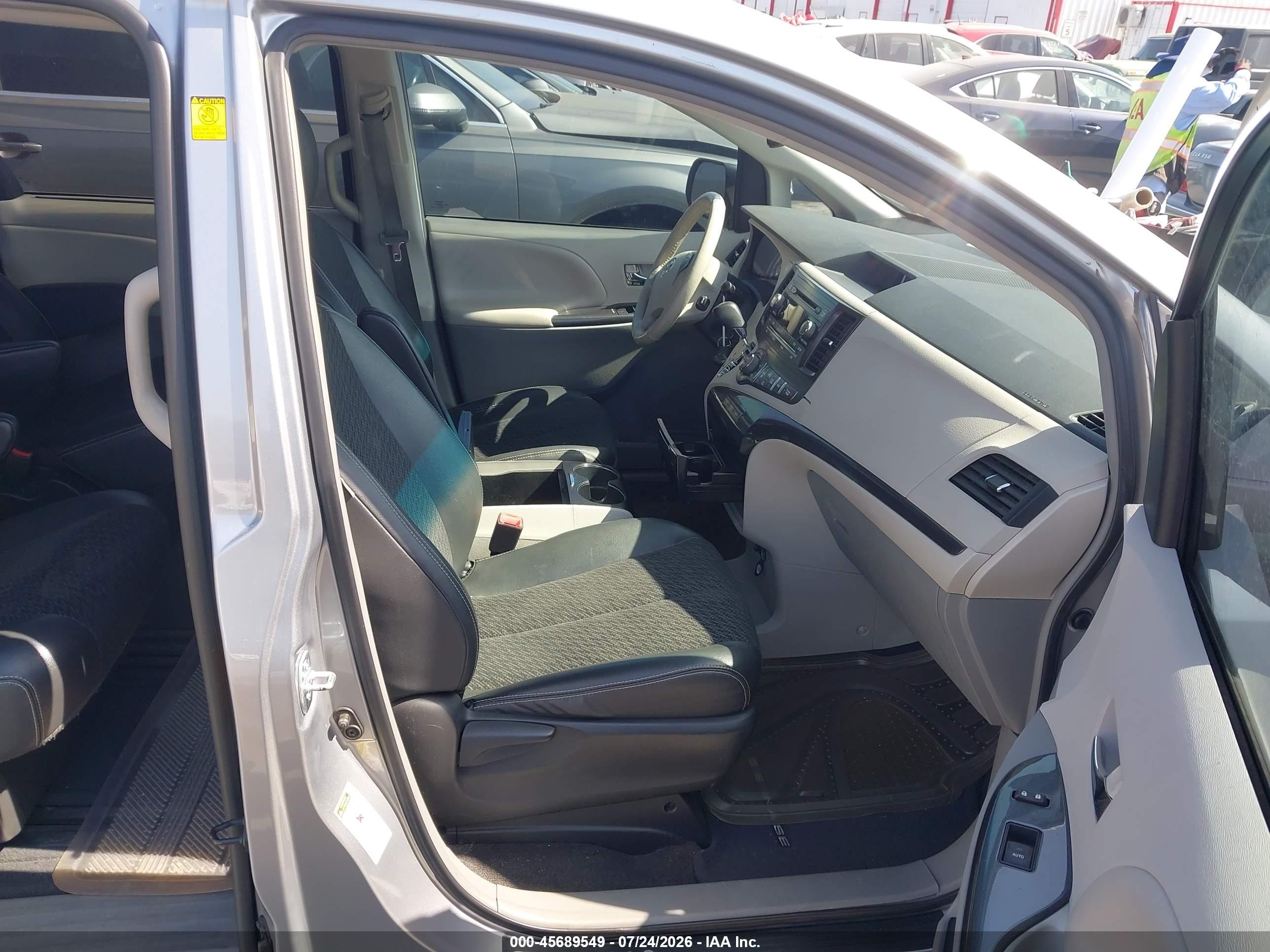 2012 Toyota Sienna Se 8 Passenger Серебряный vin: 5TDXK3DC9CS236324