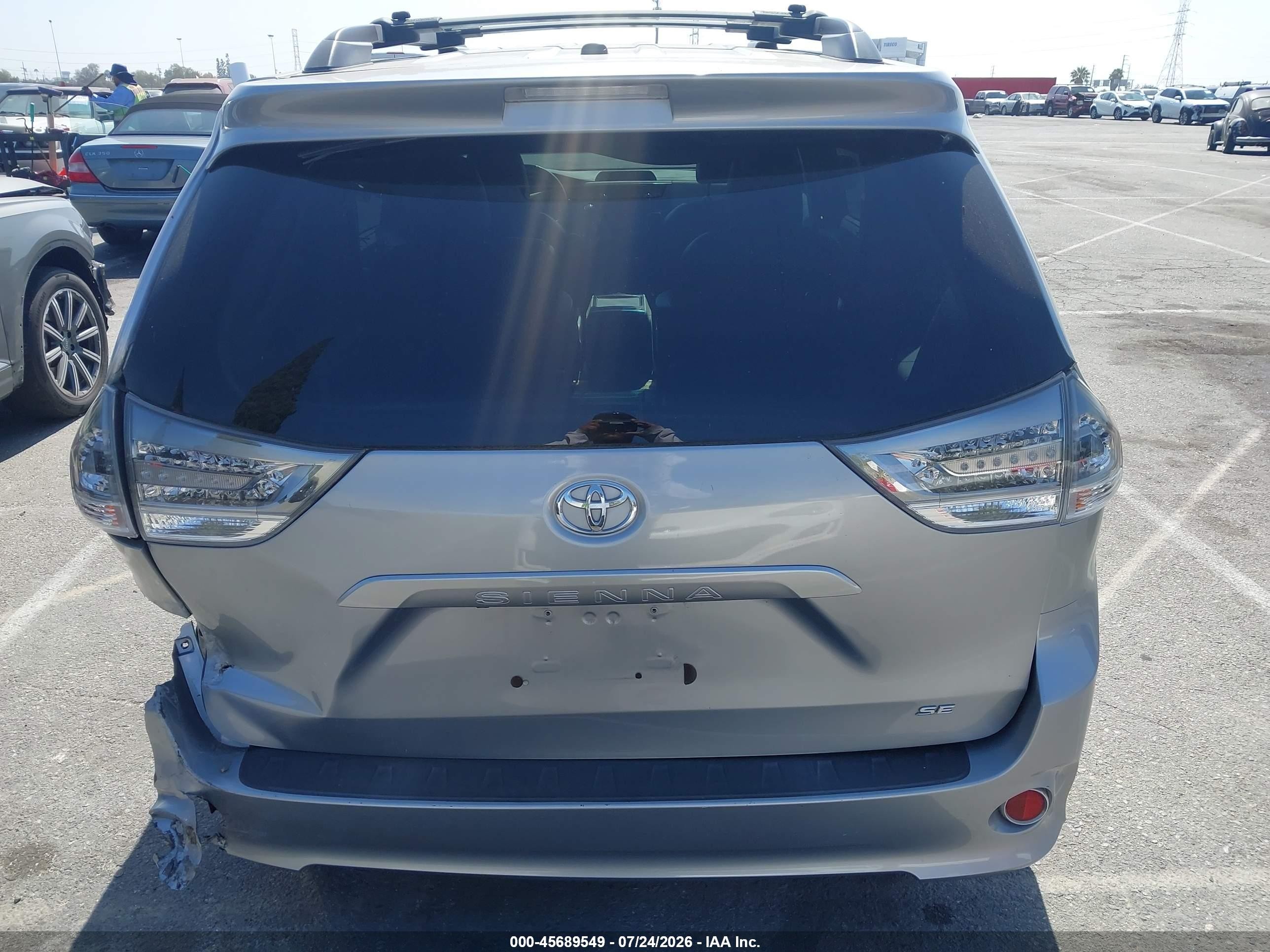 2012 Toyota Sienna Se 8 Passenger Серебряный vin: 5TDXK3DC9CS236324