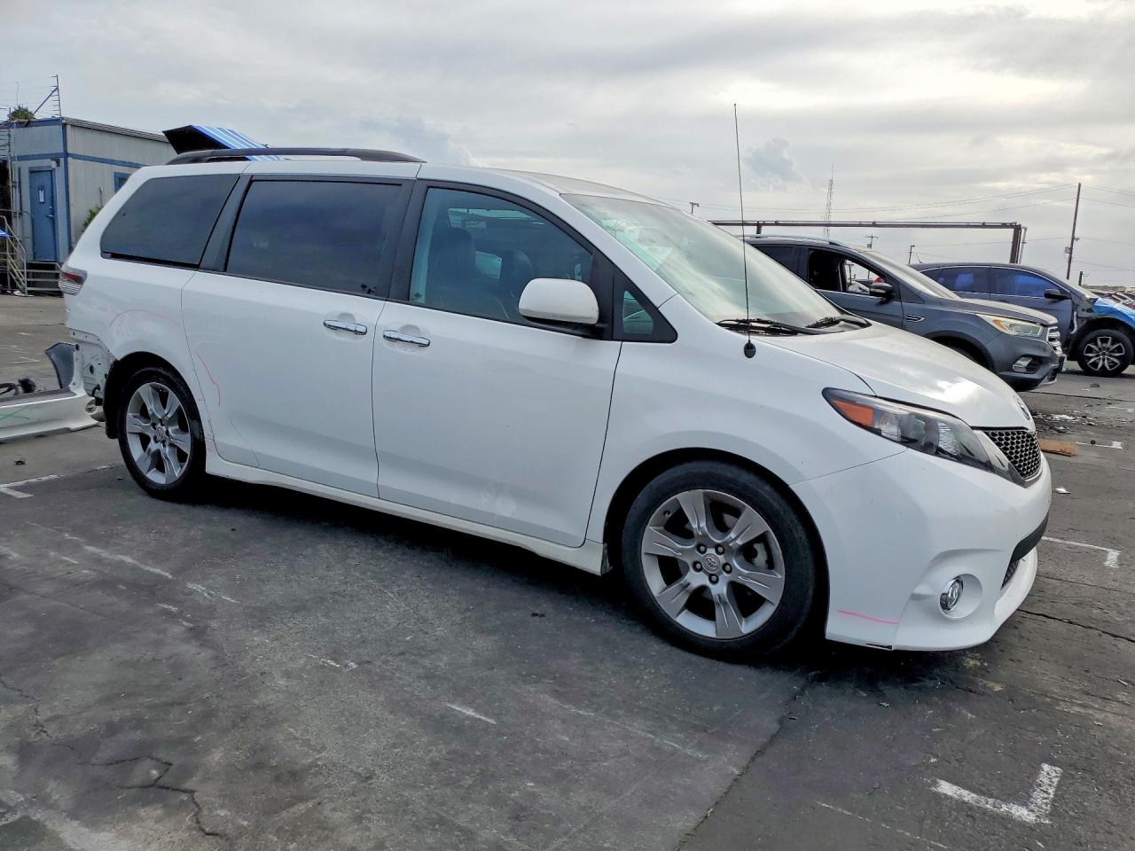 2013 Toyota Sienna Sport White vin: 5TDXK3DC9DS291776