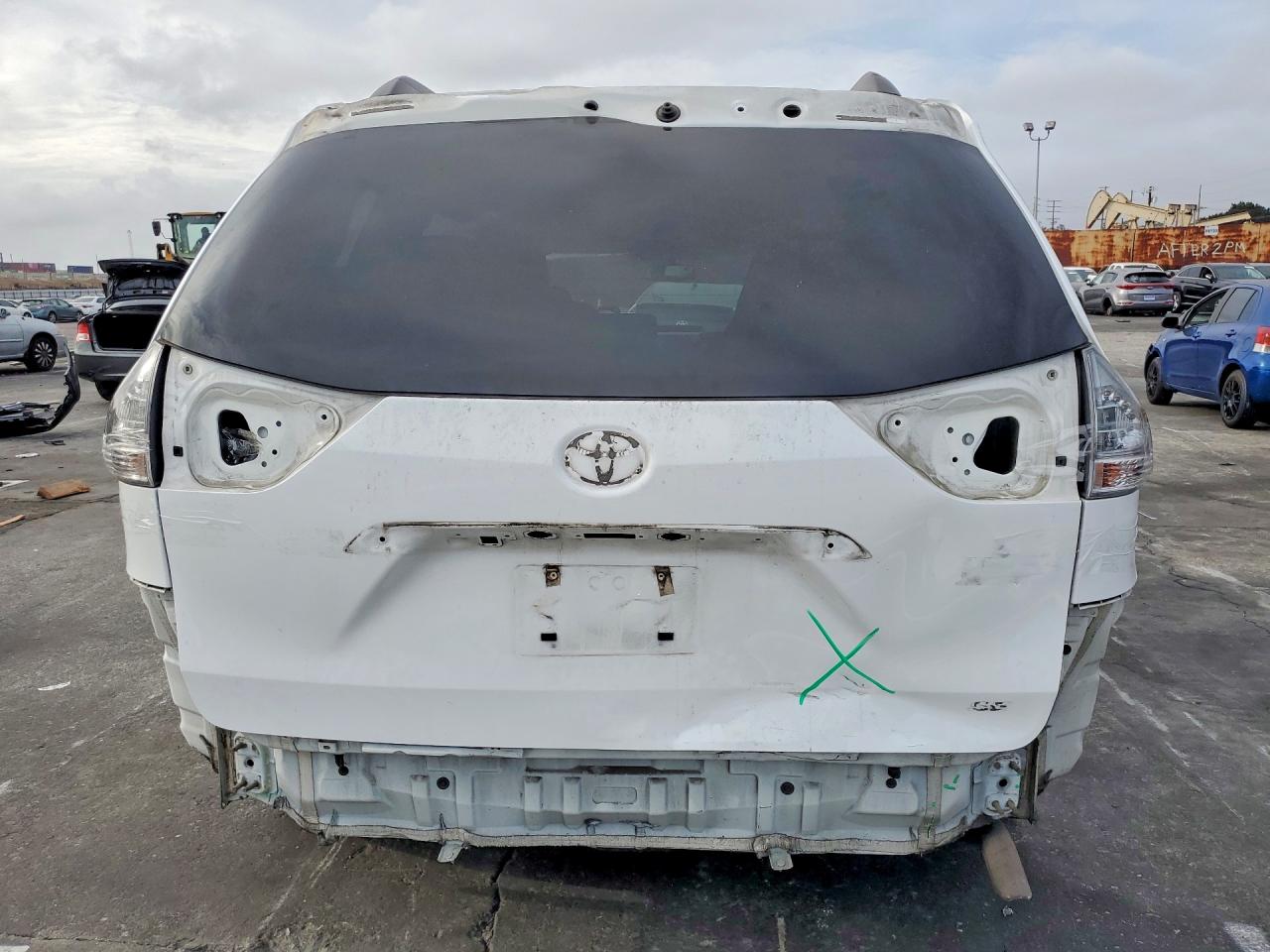 2013 Toyota Sienna Sport White vin: 5TDXK3DC9DS291776