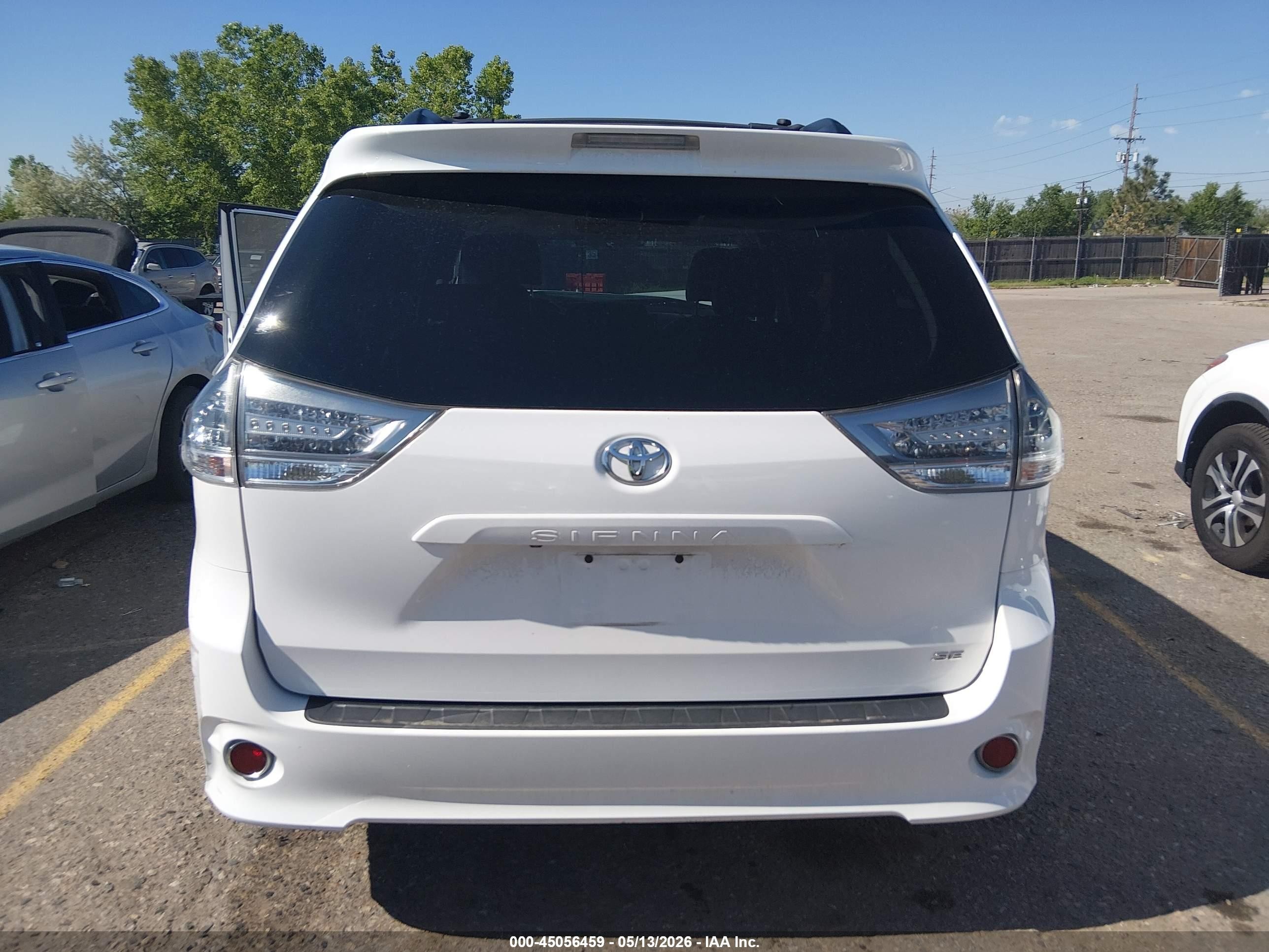 2013 Toyota Sienna Se 8 Passenger Белый vin: 5TDXK3DC9DS318801