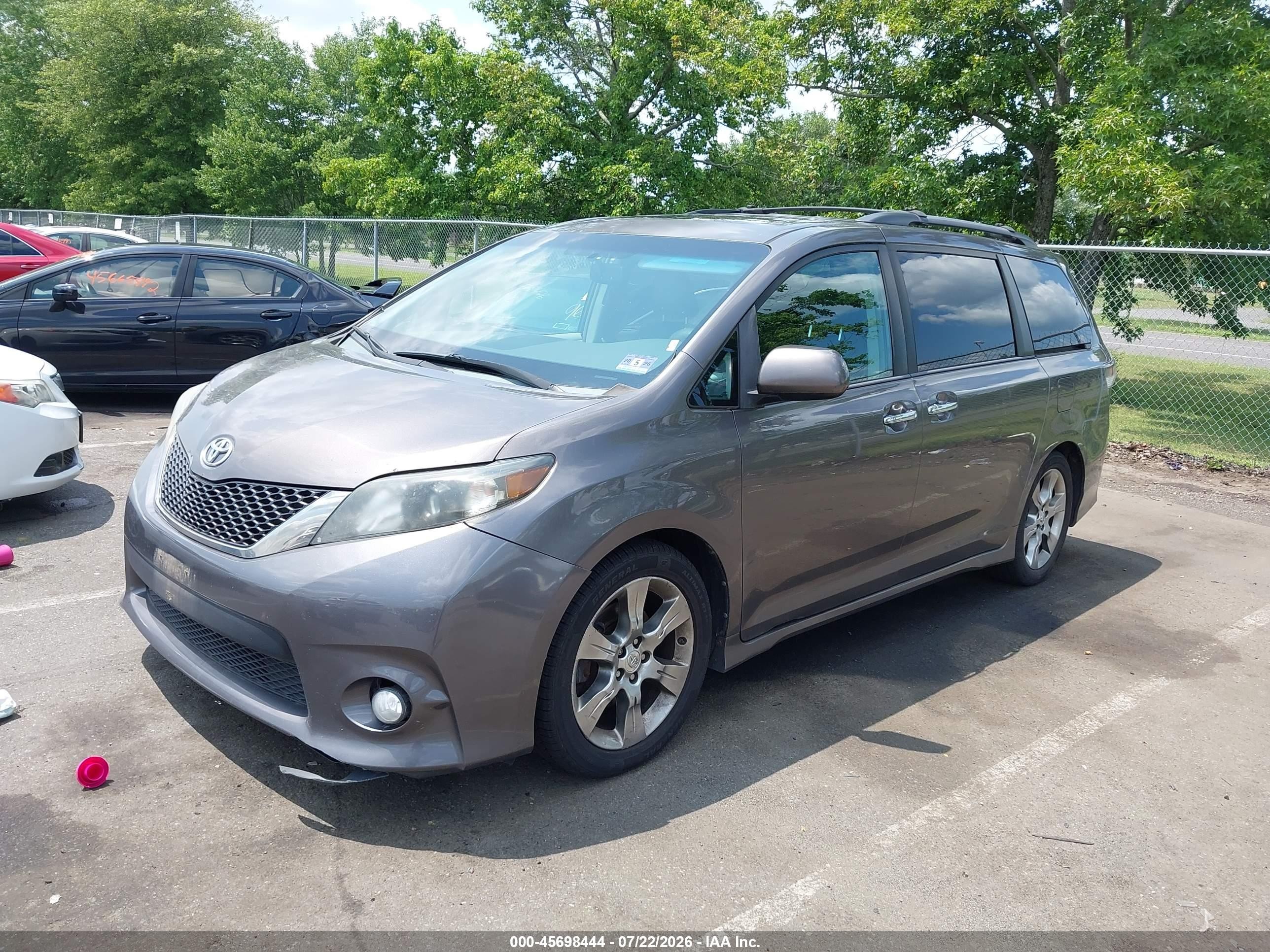 2013 Toyota Sienna Se 8 Passenger Gray vin: 5TDXK3DC9DS353788