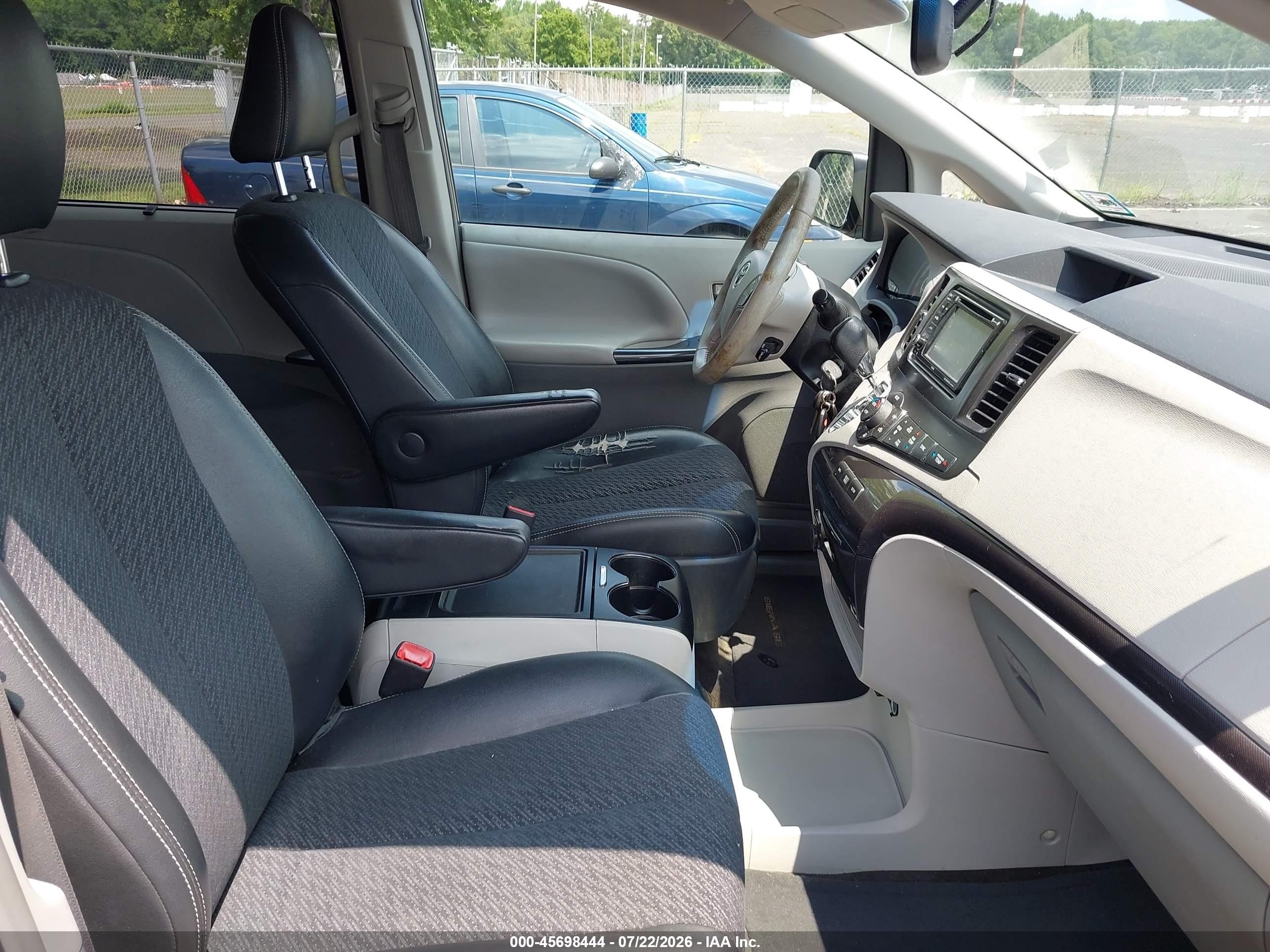 2013 Toyota Sienna Se 8 Passenger Gray vin: 5TDXK3DC9DS353788