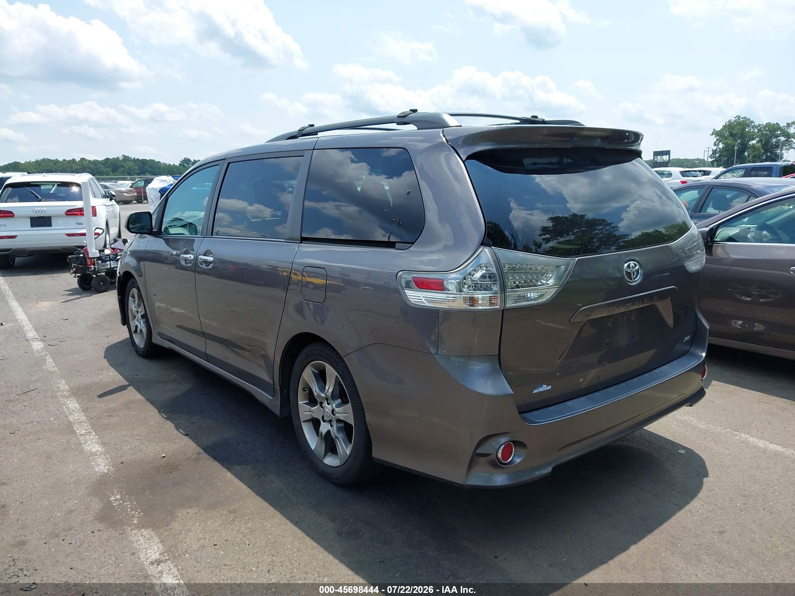 2013 Toyota Sienna Se 8 Passenger Gray vin: 5TDXK3DC9DS353788