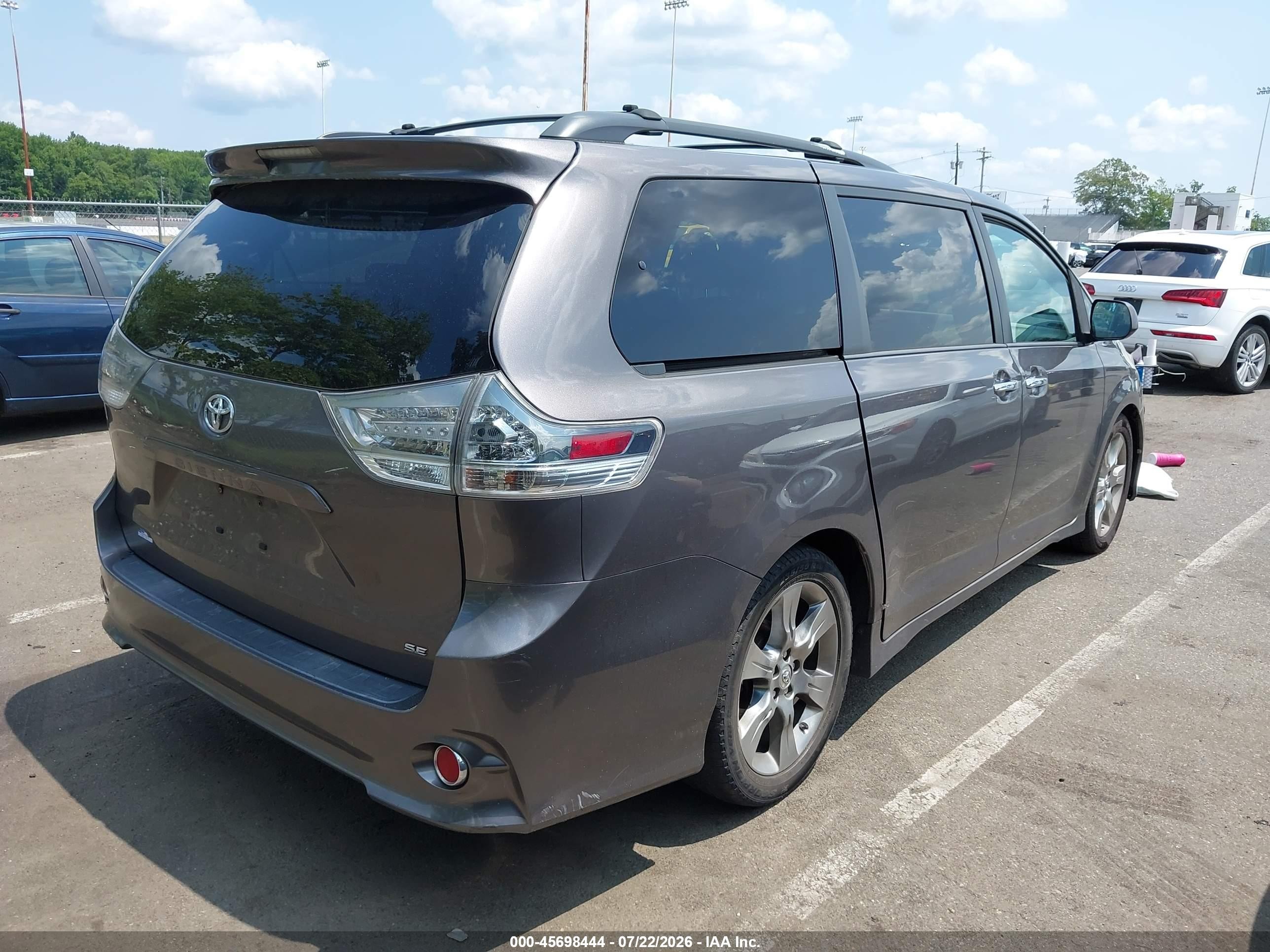 2013 Toyota Sienna Se 8 Passenger Gray vin: 5TDXK3DC9DS353788