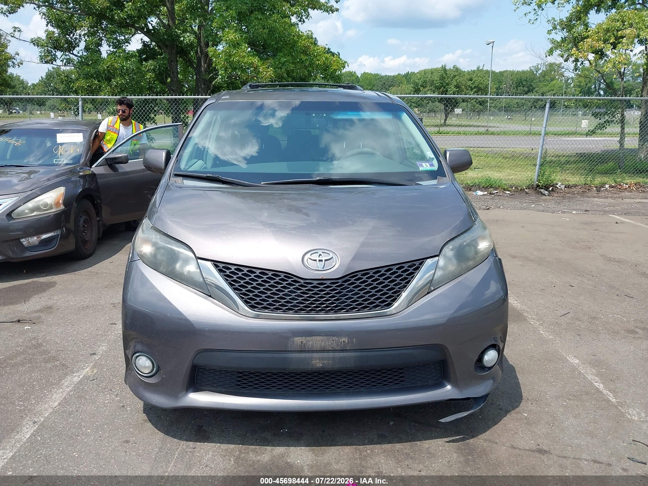 2013 Toyota Sienna Se 8 Passenger Gray vin: 5TDXK3DC9DS353788