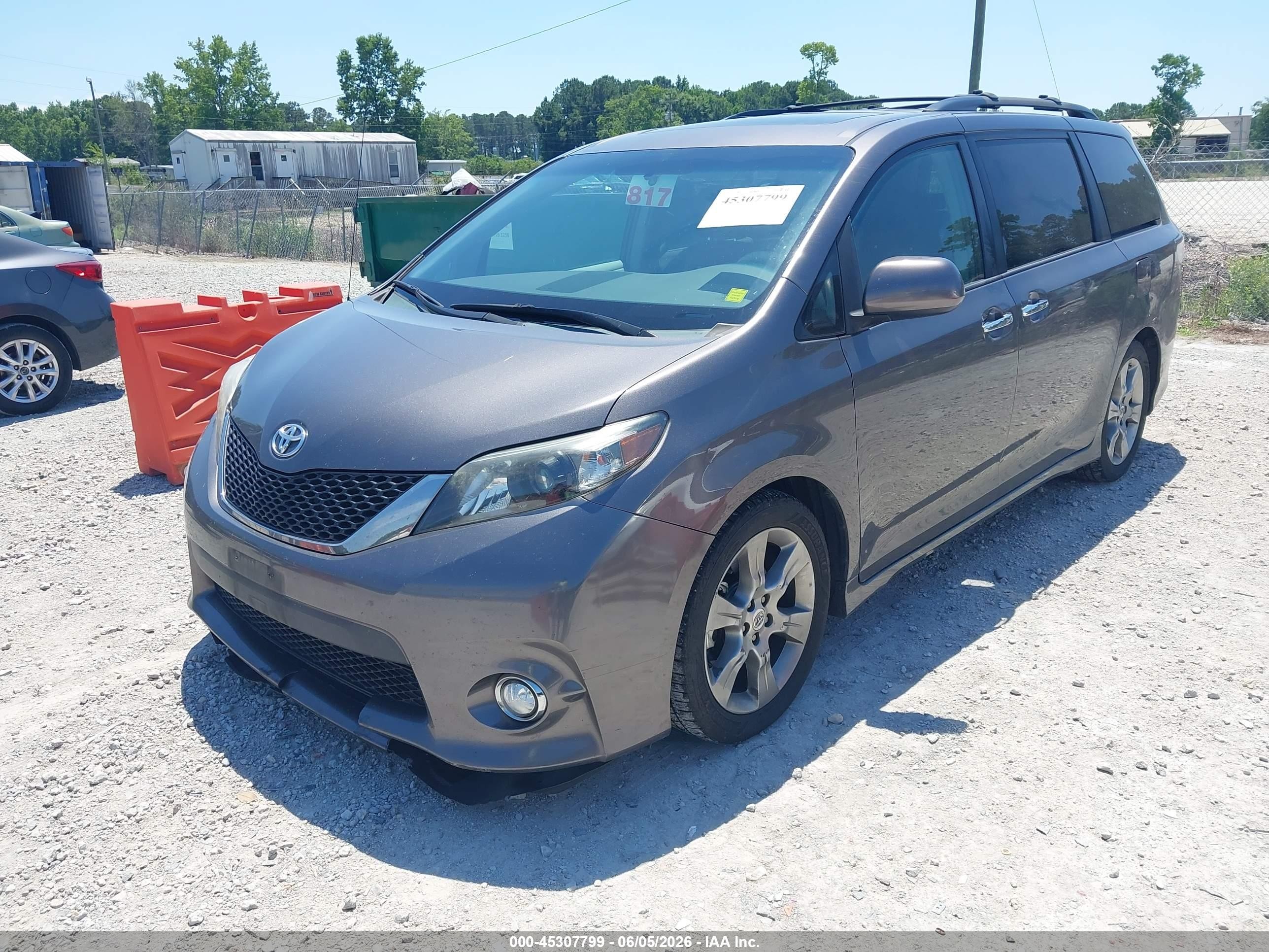2013 Toyota Sienna Se 8 Passenger Gray vin: 5TDXK3DC9DS384667