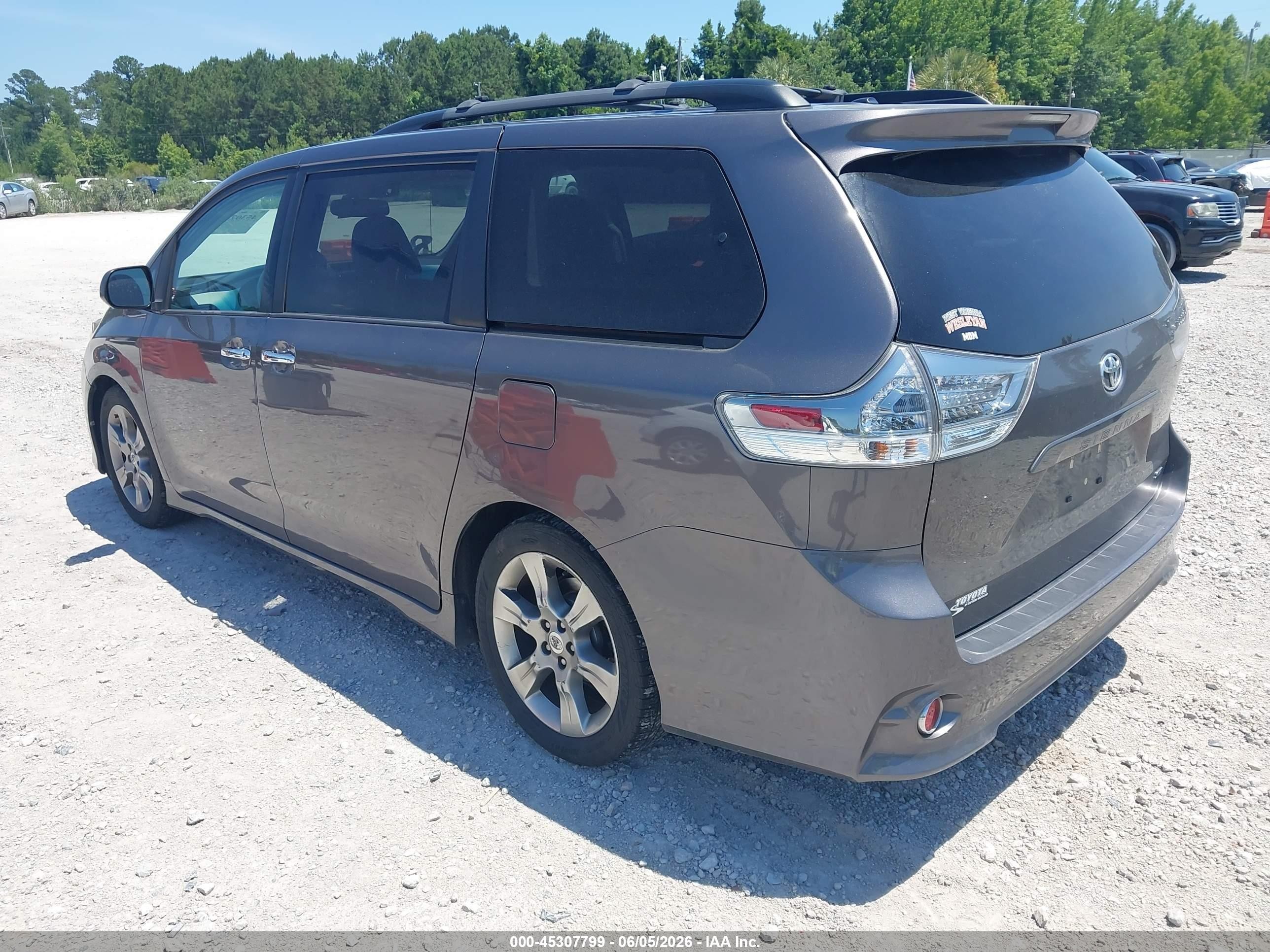 2013 Toyota Sienna Se 8 Passenger Gray vin: 5TDXK3DC9DS384667