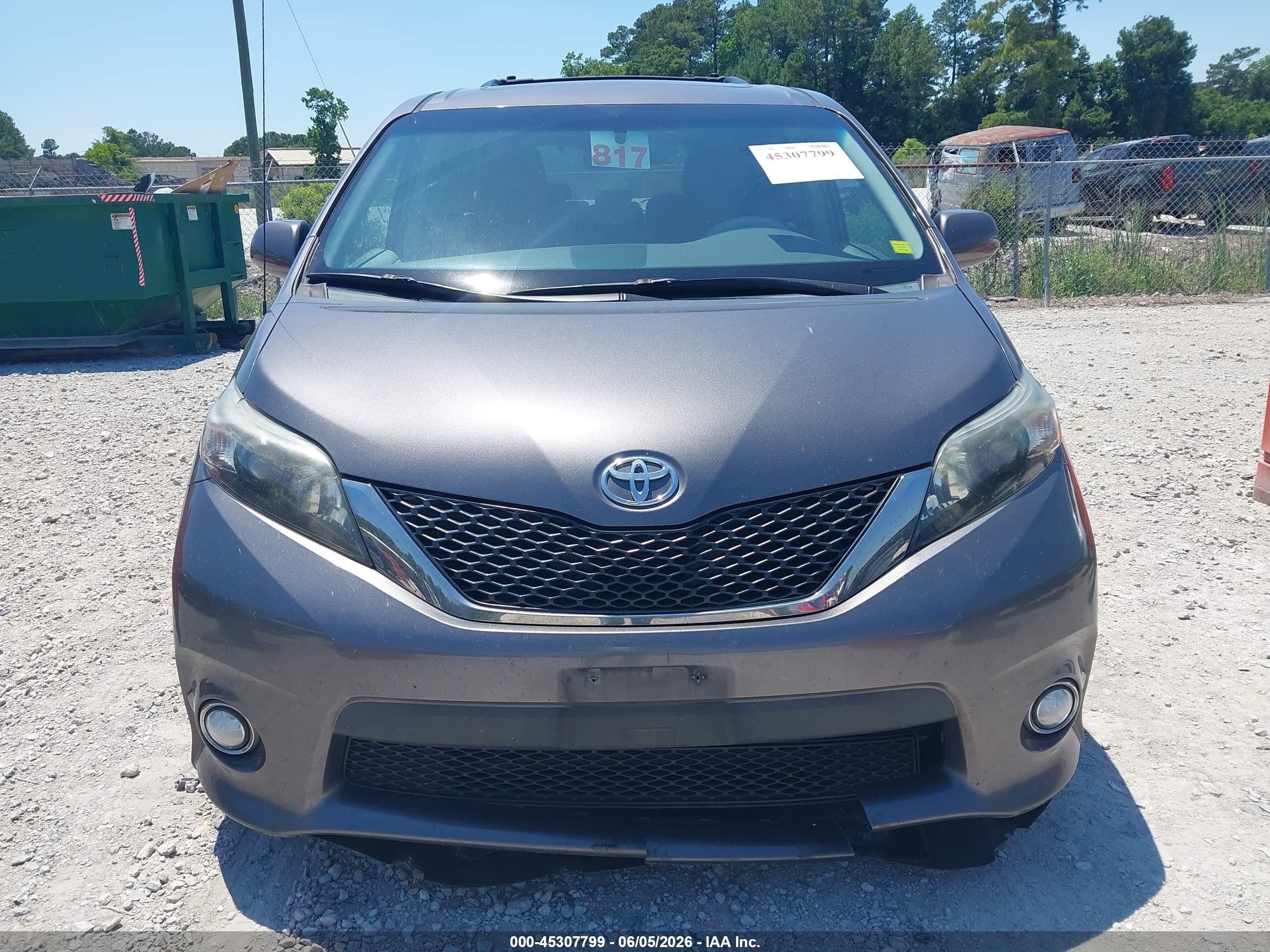 2013 Toyota Sienna Se 8 Passenger Gray vin: 5TDXK3DC9DS384667