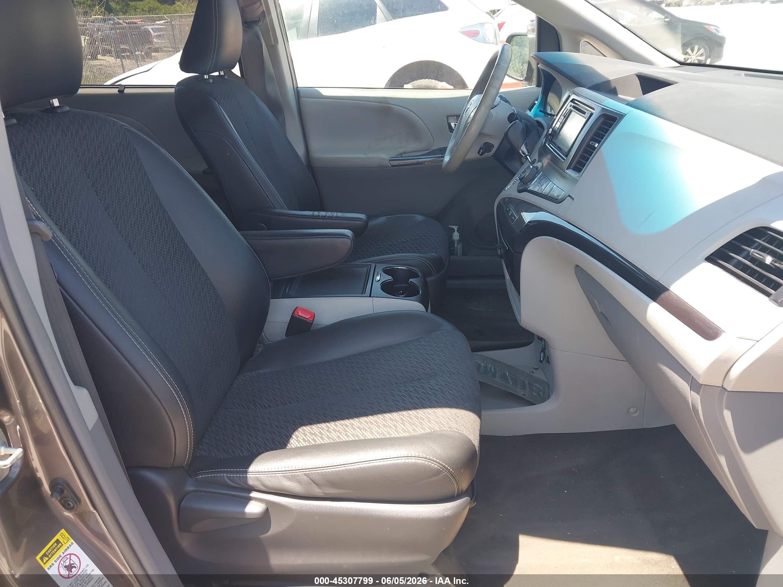 2013 Toyota Sienna Se 8 Passenger Gray vin: 5TDXK3DC9DS384667