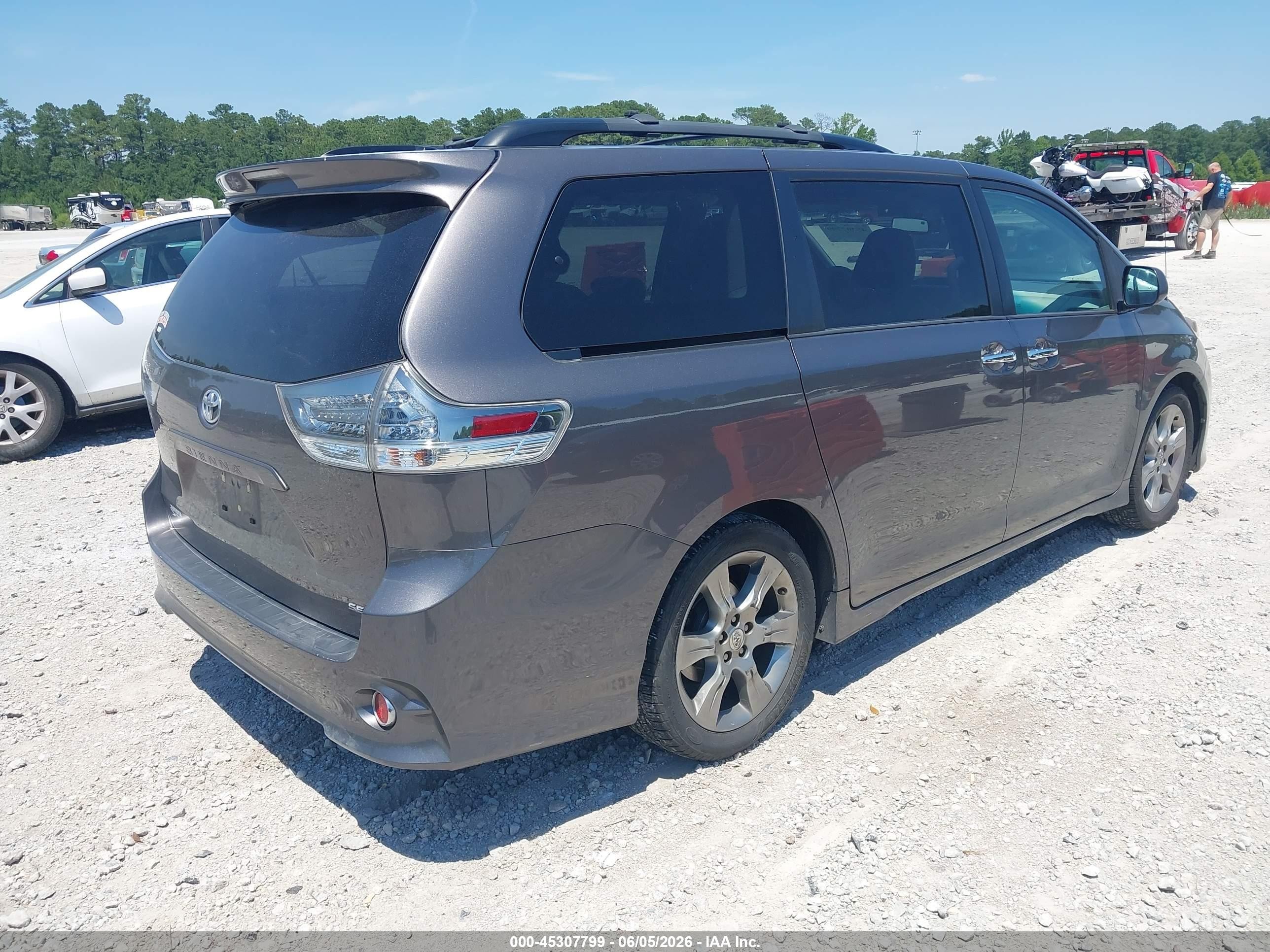 2013 Toyota Sienna Se 8 Passenger Gray vin: 5TDXK3DC9DS384667