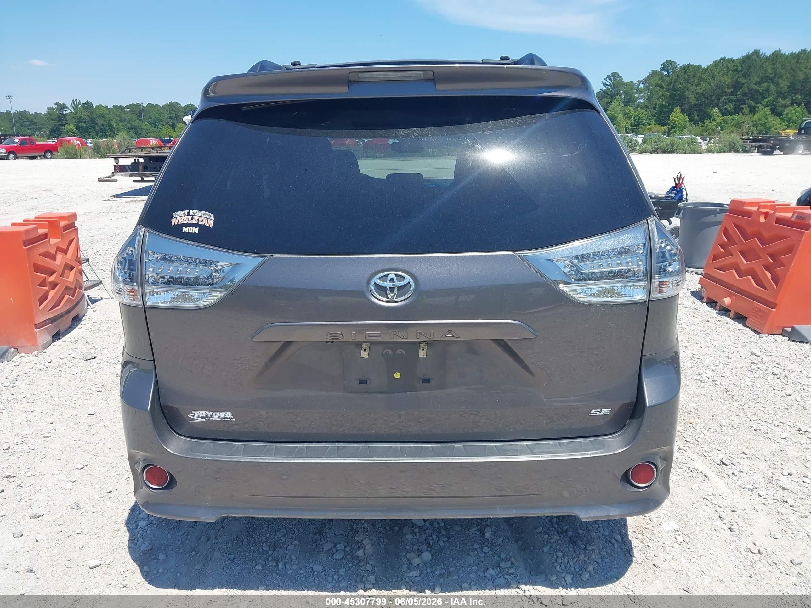 2013 Toyota Sienna Se 8 Passenger Gray vin: 5TDXK3DC9DS384667