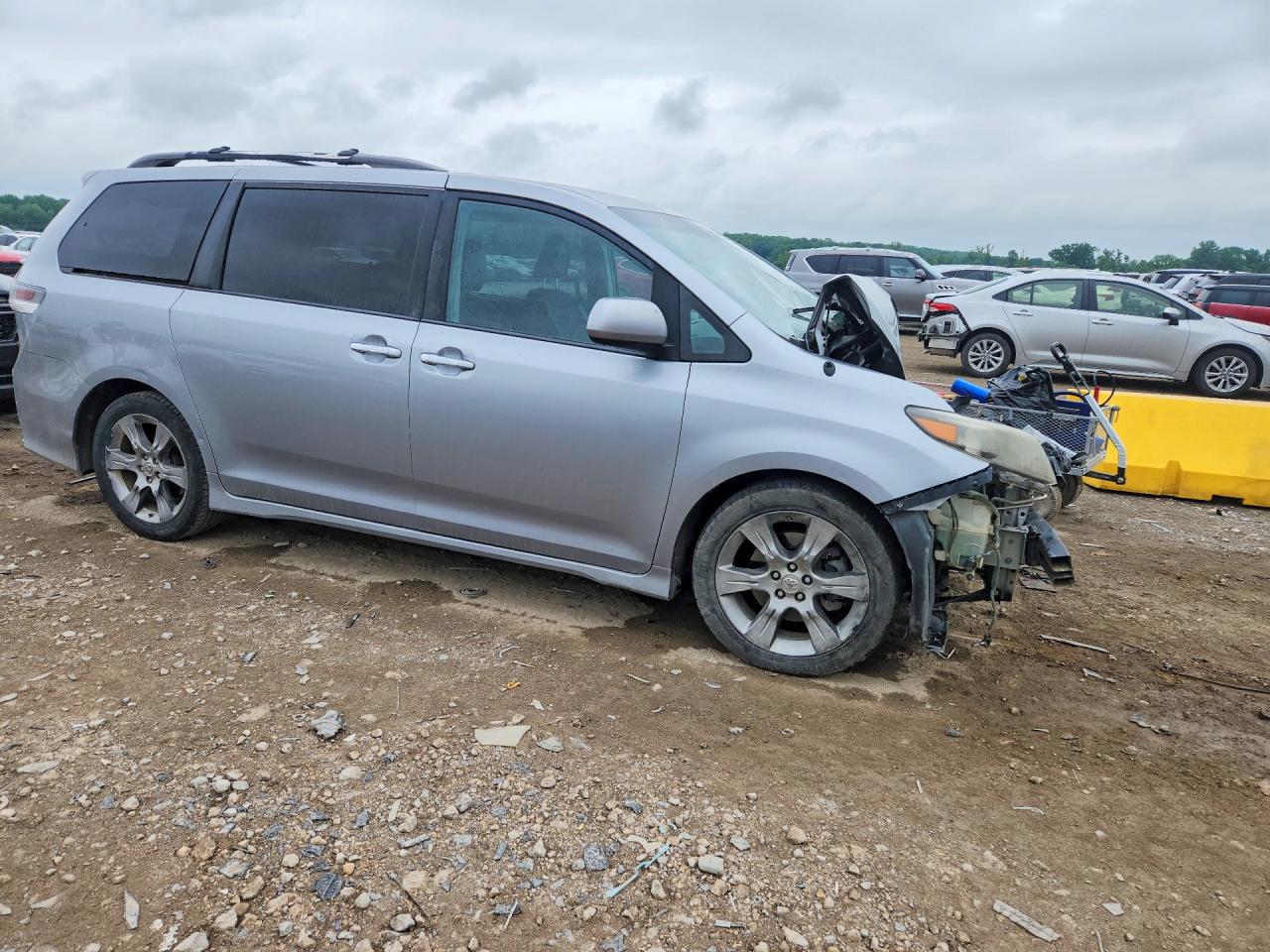 2013 Toyota Sienna Sport Silver vin: 5TDXK3DC9DS399024