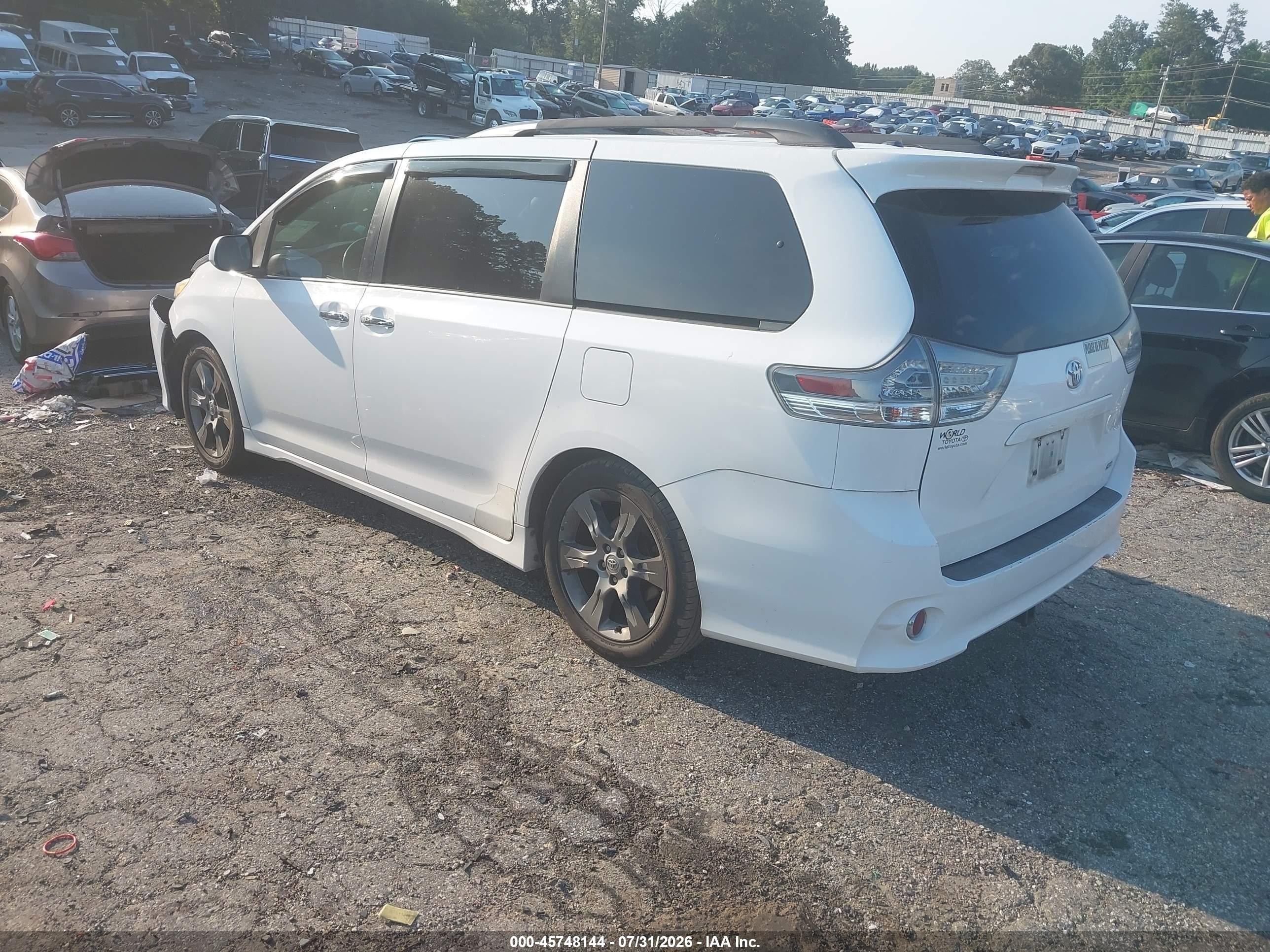2014 Toyota Sienna Se 8 Passenger White vin: 5TDXK3DC9ES412517