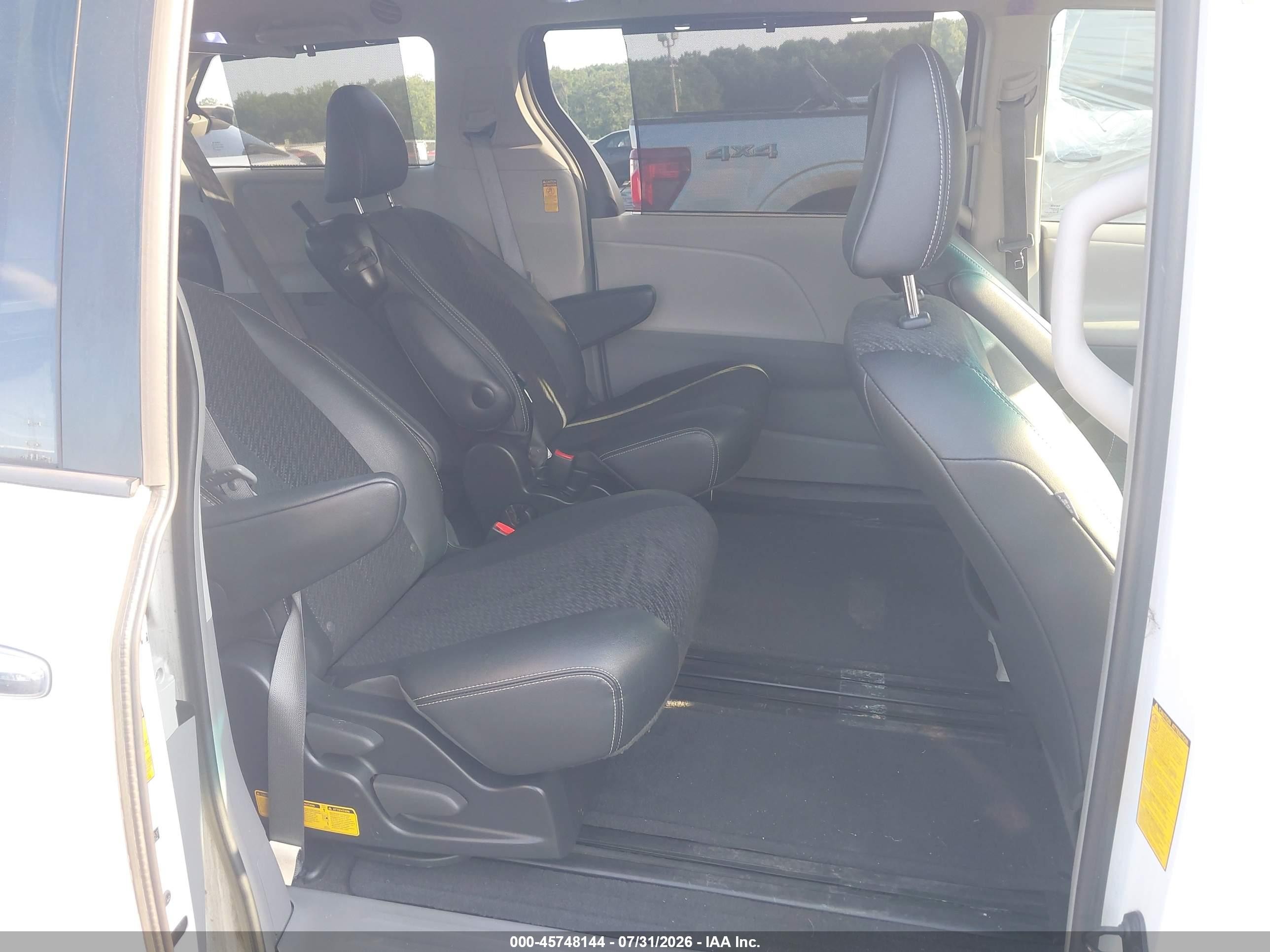 2014 Toyota Sienna Se 8 Passenger White vin: 5TDXK3DC9ES412517