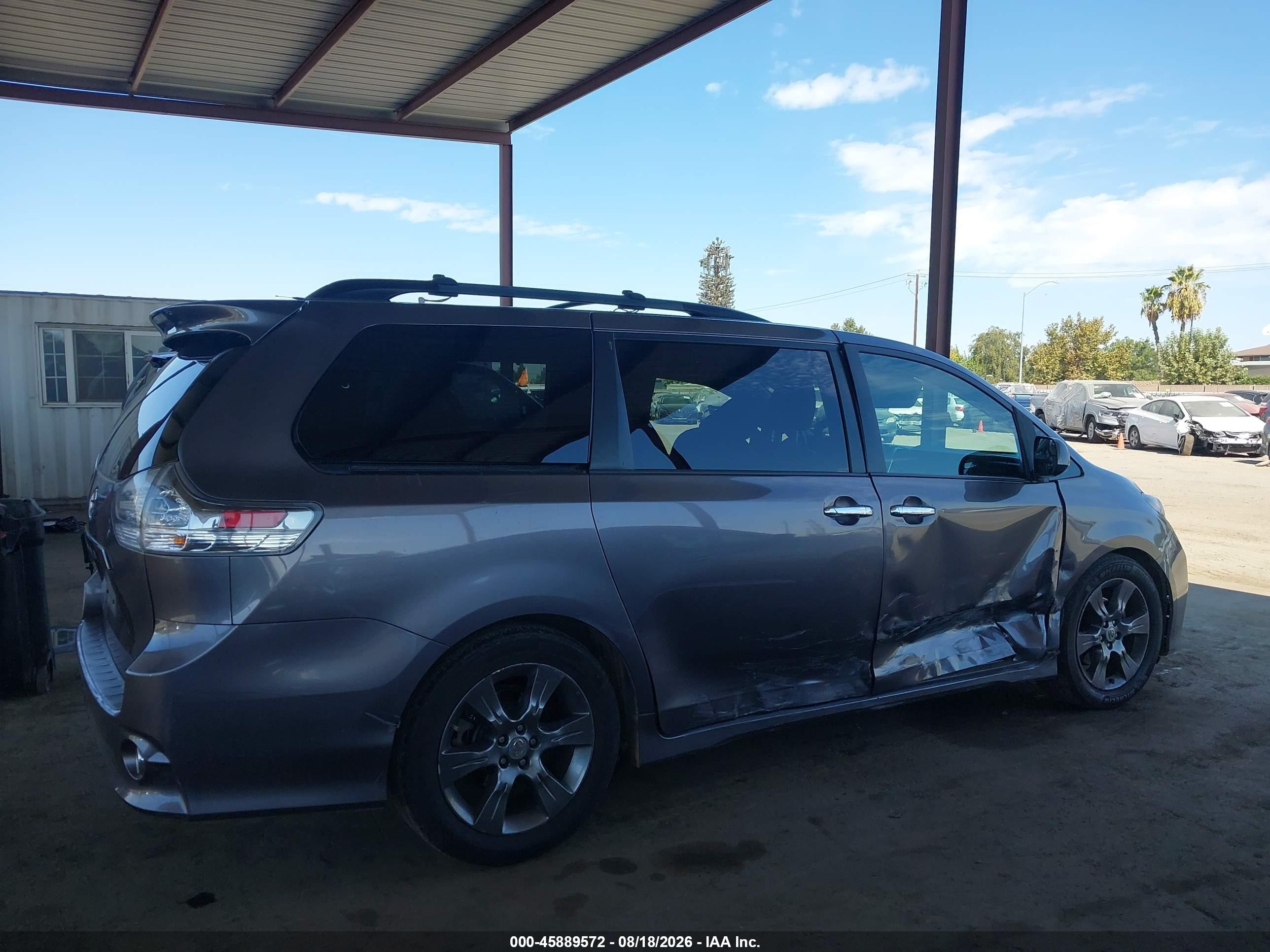 2015 Toyota Sienna Se 8 Passenger Gray vin: 5TDXK3DC9FS641703