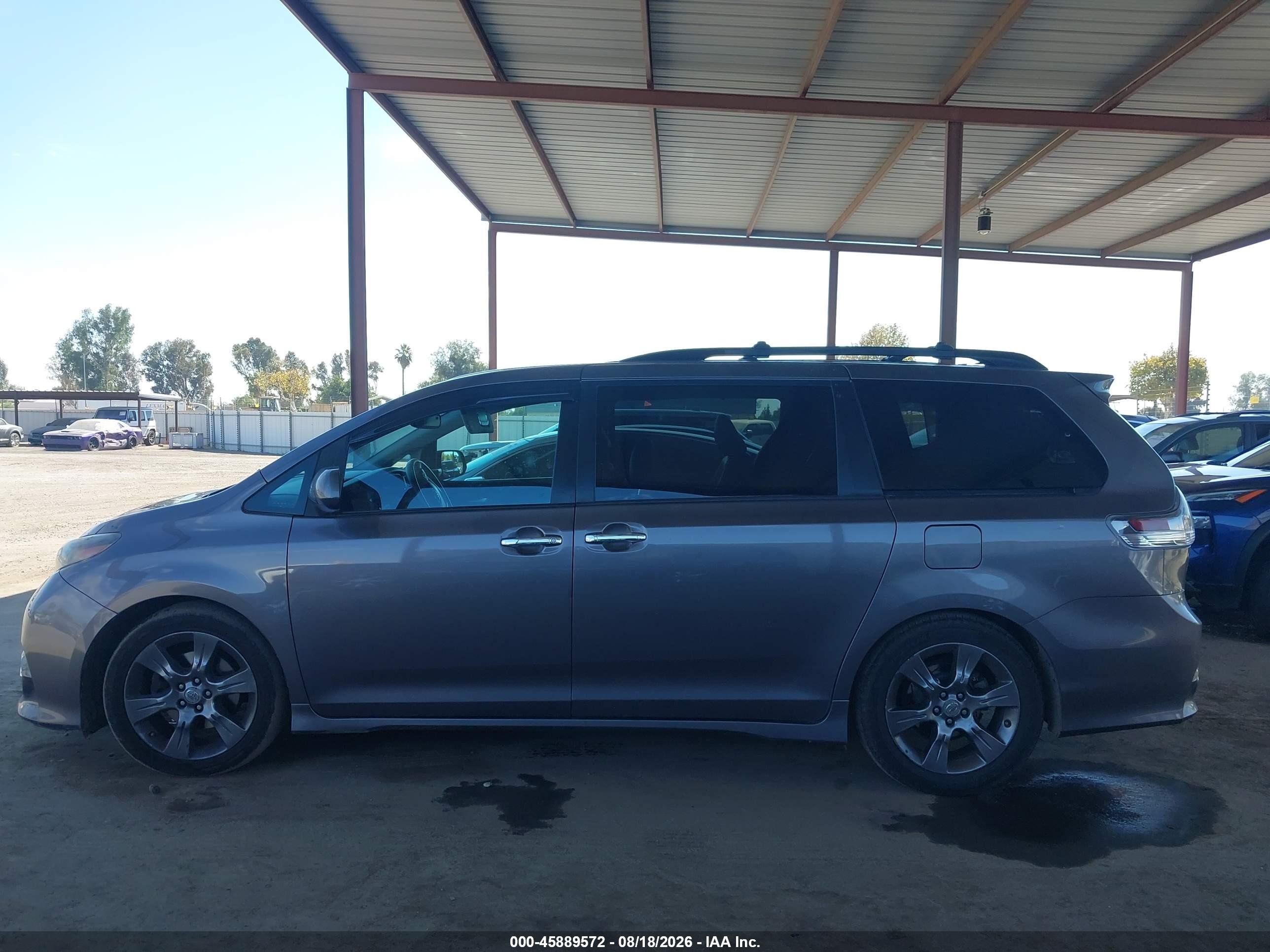 2015 Toyota Sienna Se 8 Passenger Gray vin: 5TDXK3DC9FS641703