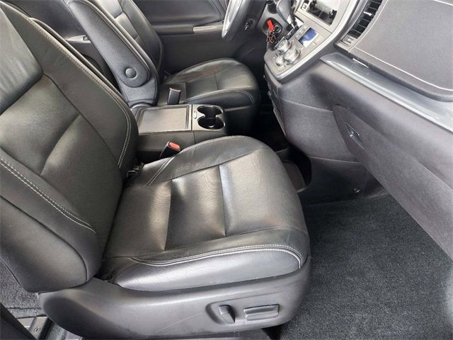 2016 Toyota Sienna Se Gray vin: 5TDXK3DC9GS752950