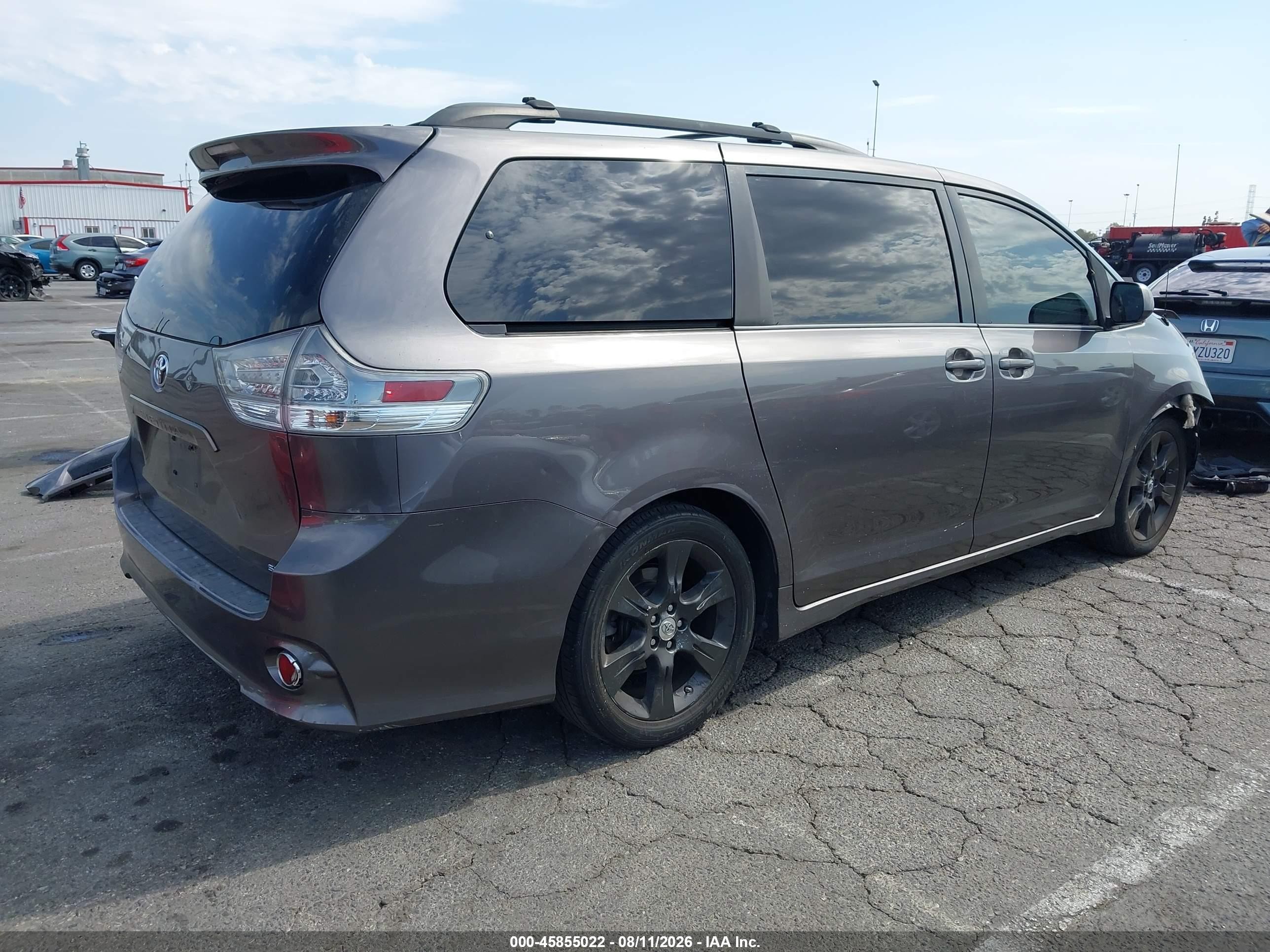 2011 Toyota Sienna Se Silver vin: 5TDXK3DCXBS040522