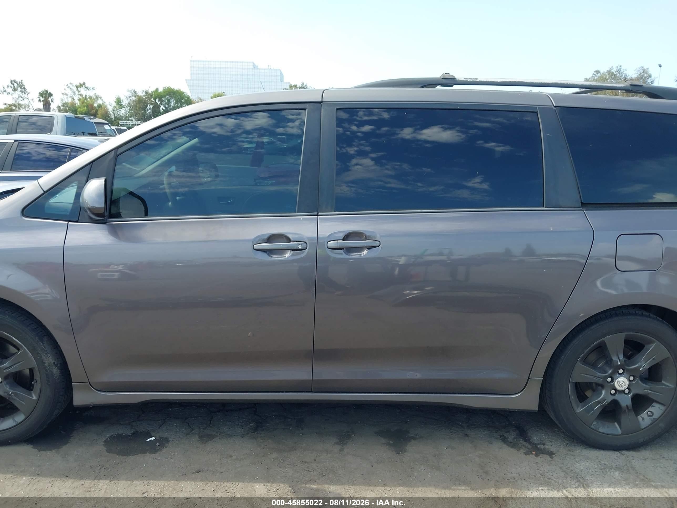 2011 Toyota Sienna Se Silver vin: 5TDXK3DCXBS040522