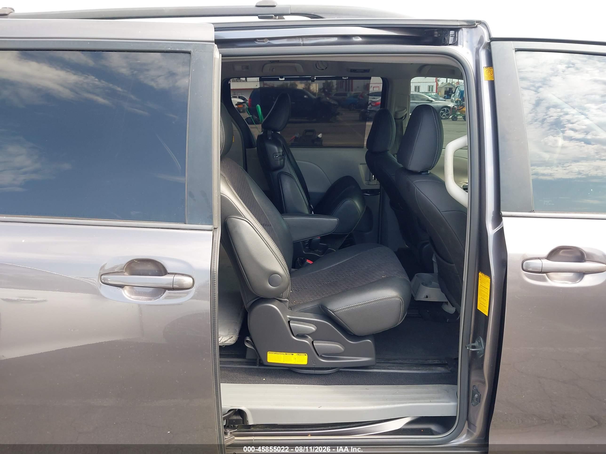 2011 Toyota Sienna Se Silver vin: 5TDXK3DCXBS040522