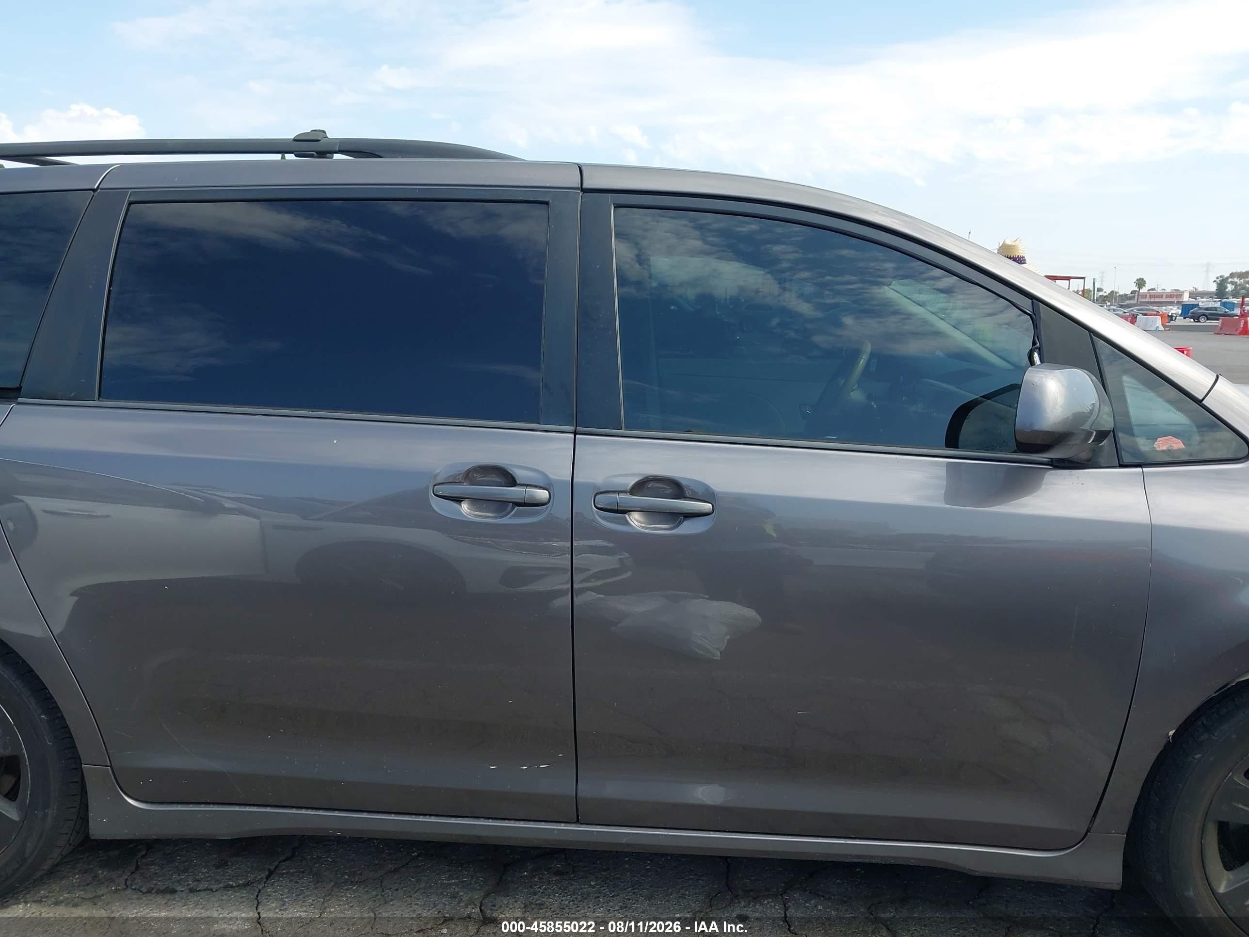 2011 Toyota Sienna Se Silver vin: 5TDXK3DCXBS040522