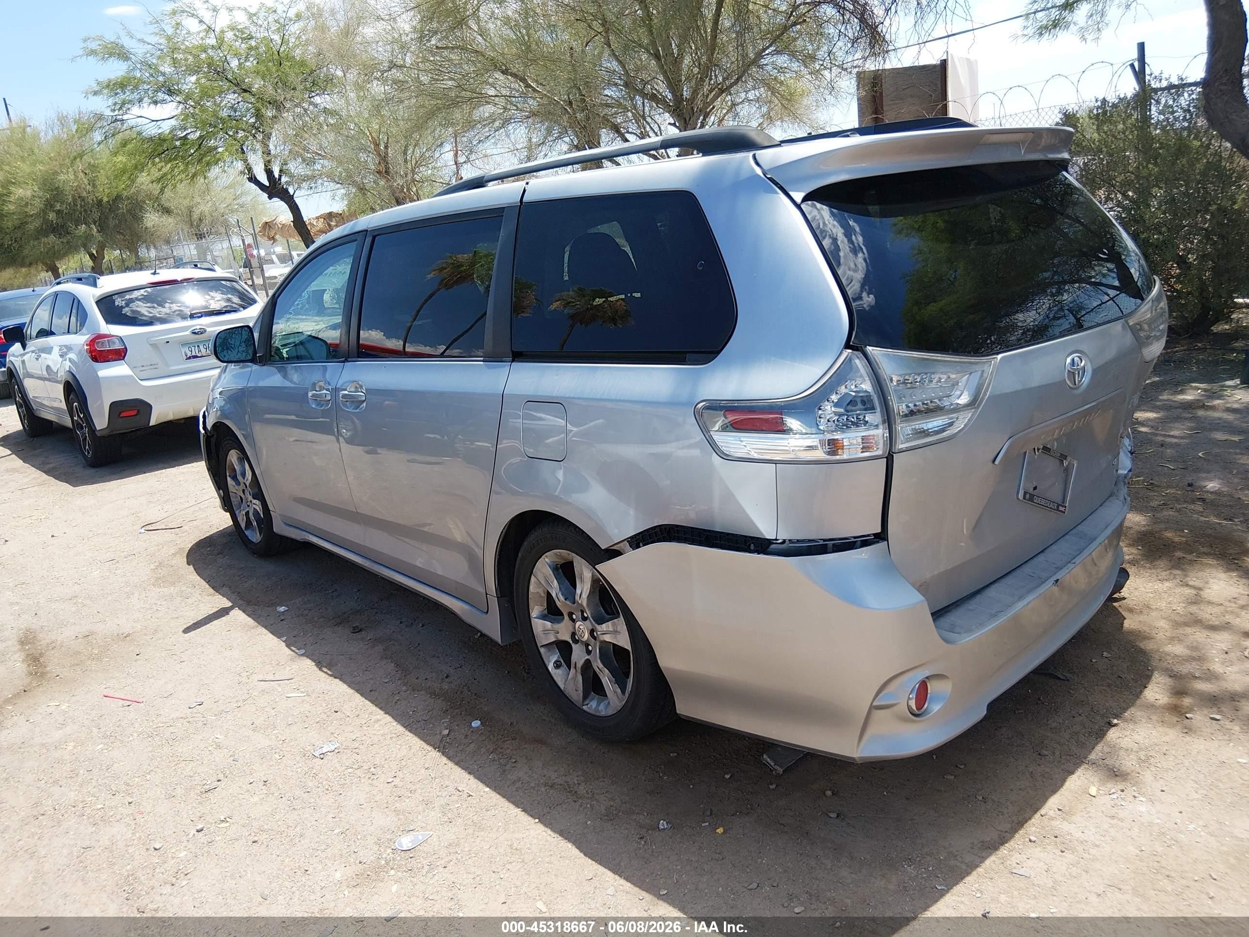 2011 Toyota Sienna Se Silver vin: 5TDXK3DCXBS049284