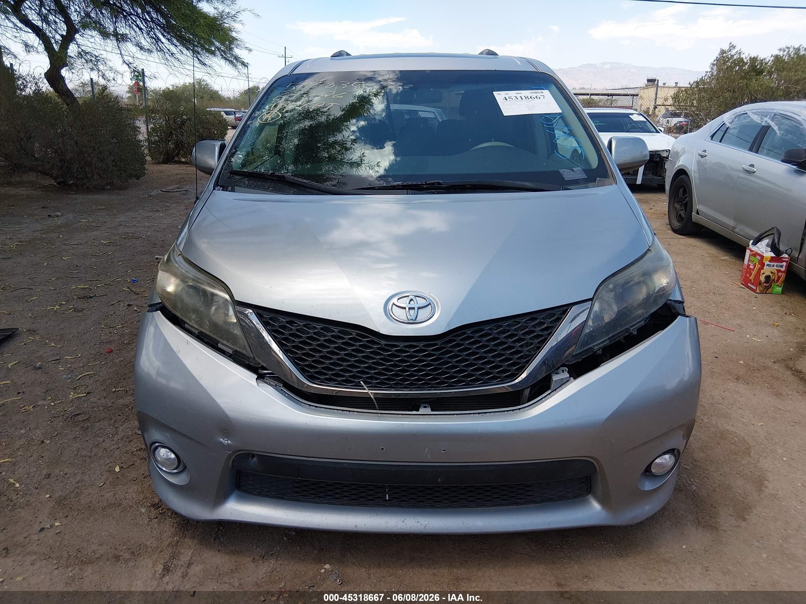 2011 Toyota Sienna Se Silver vin: 5TDXK3DCXBS049284