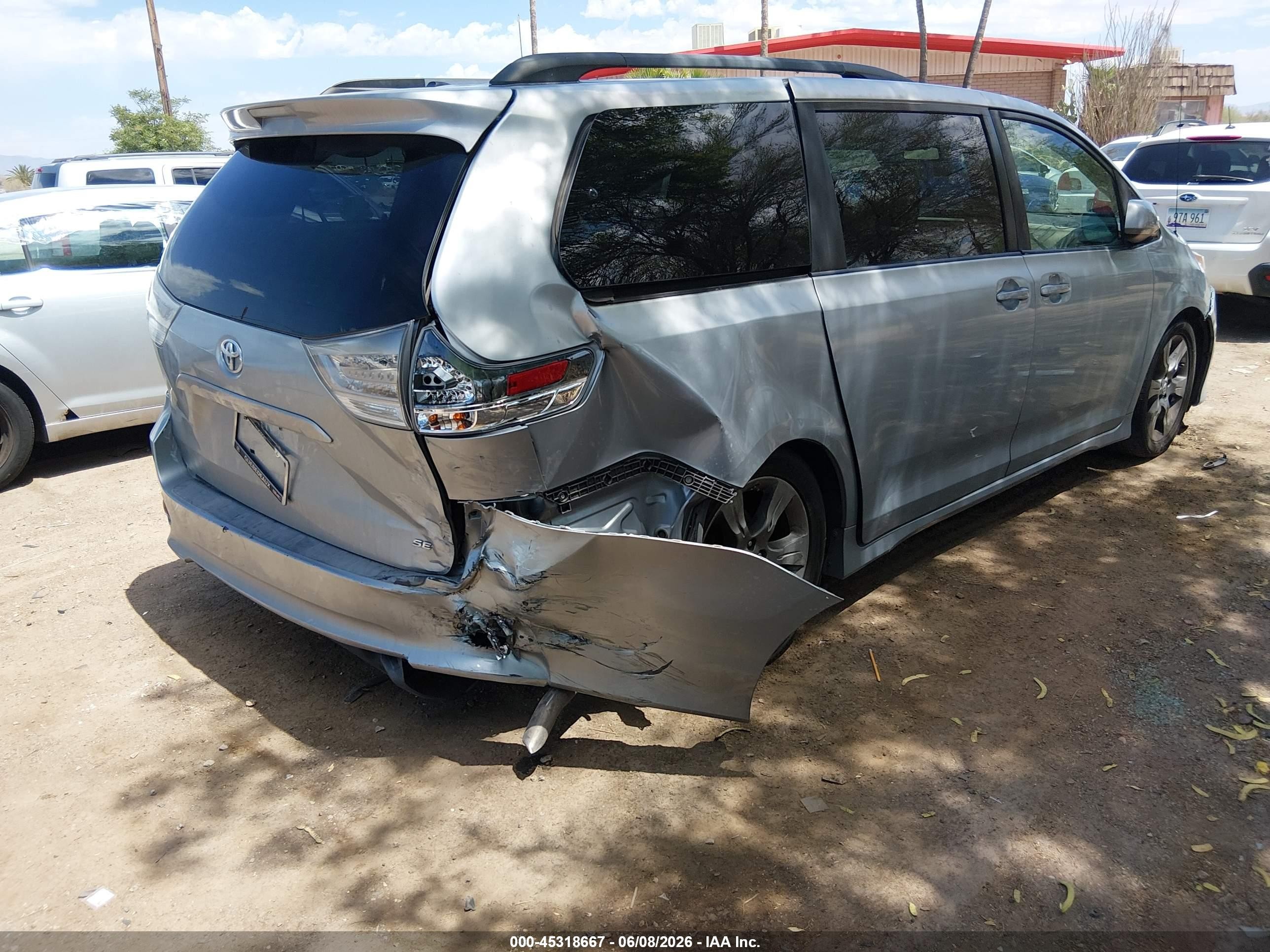 2011 Toyota Sienna Se Silver vin: 5TDXK3DCXBS049284