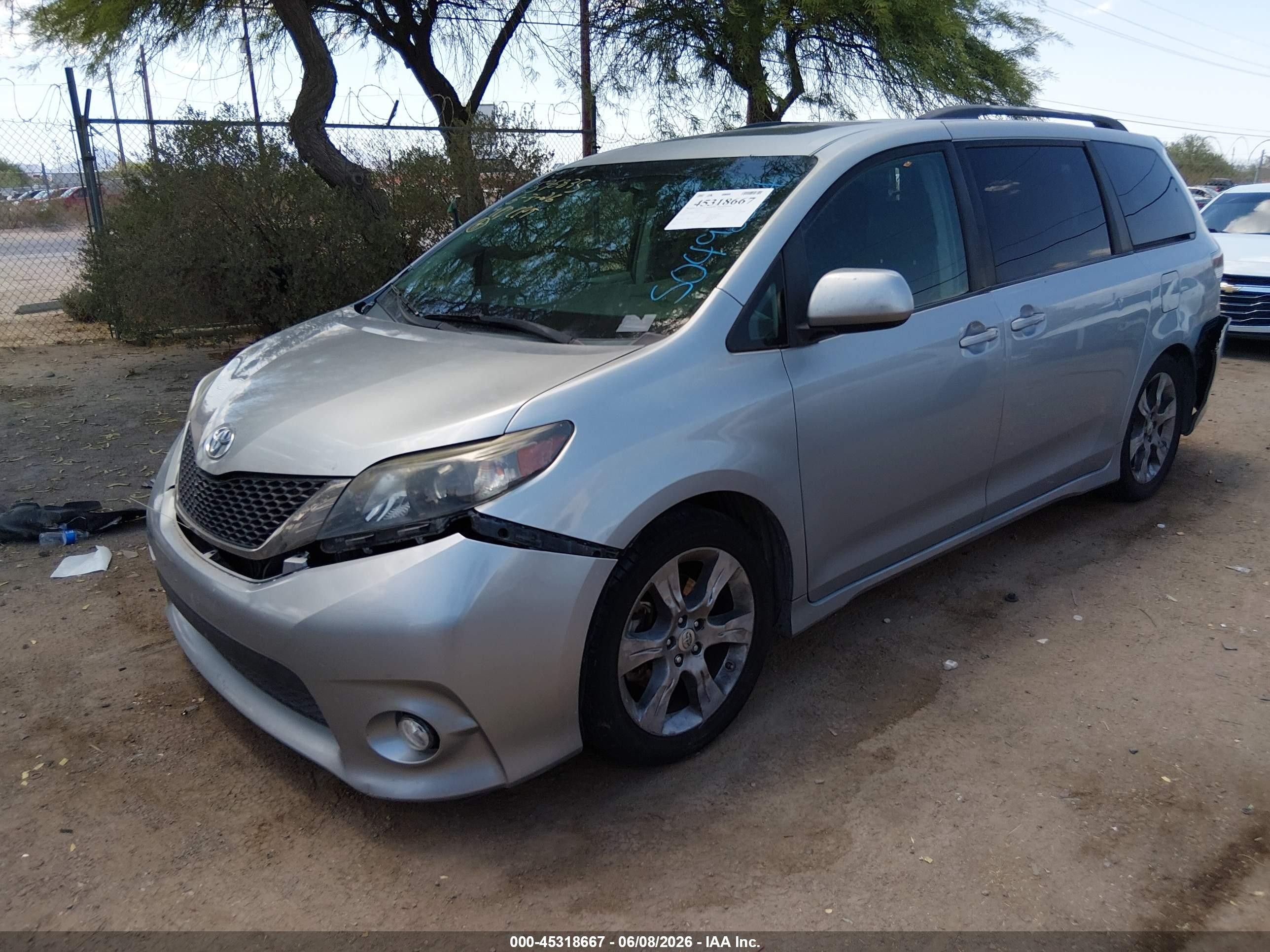 2011 Toyota Sienna Se Silver vin: 5TDXK3DCXBS049284