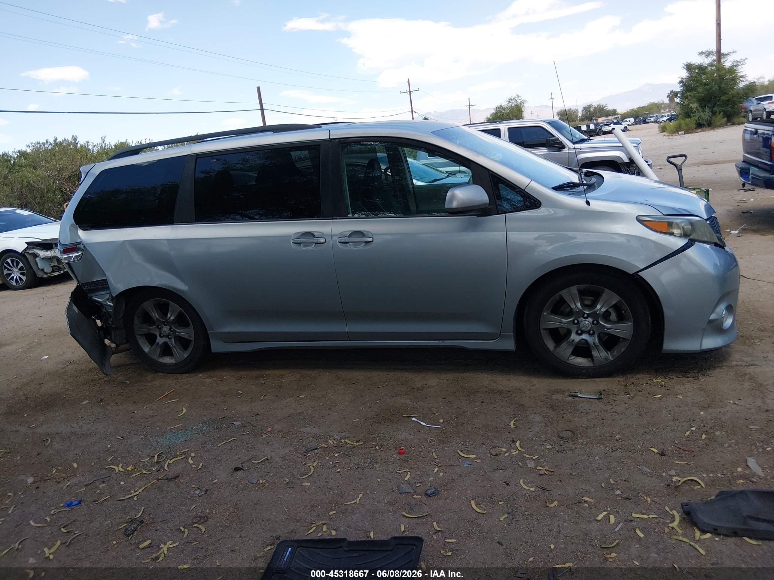 2011 Toyota Sienna Se Silver vin: 5TDXK3DCXBS049284
