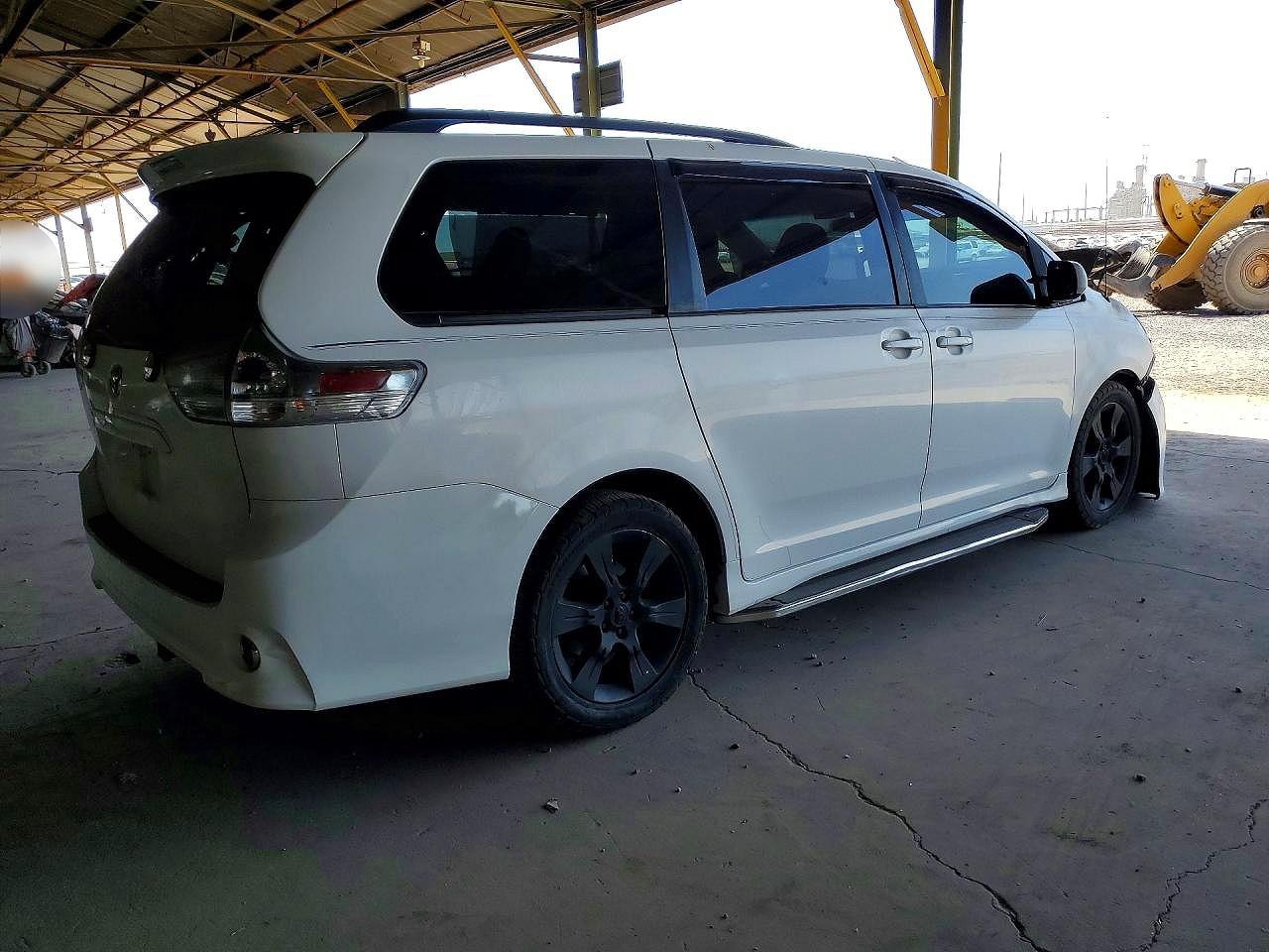 2011 Toyota Sienna Sport White vin: 5TDXK3DCXBS054422