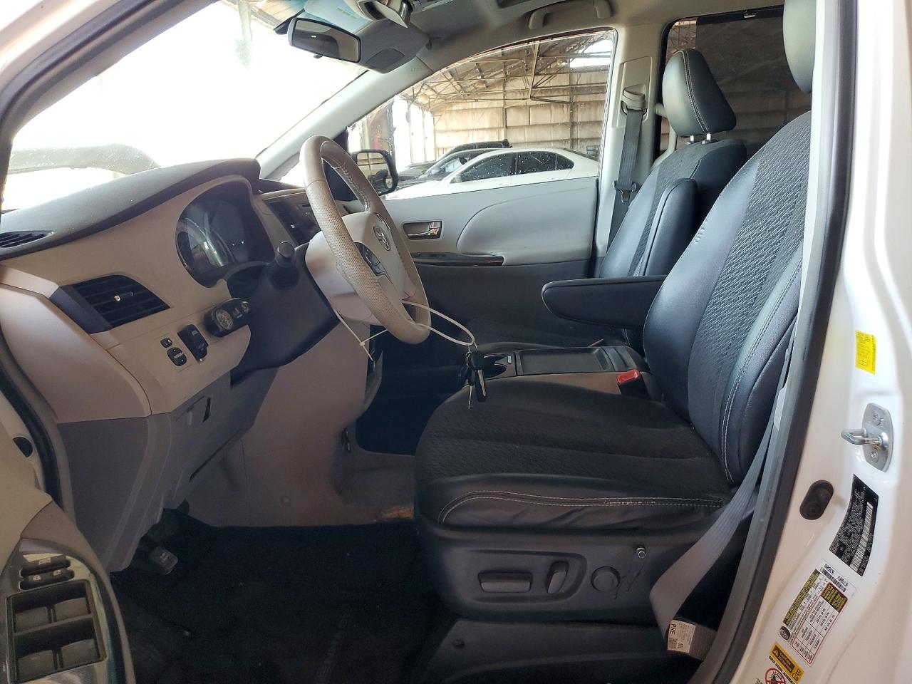 2011 Toyota Sienna Sport White vin: 5TDXK3DCXBS054422