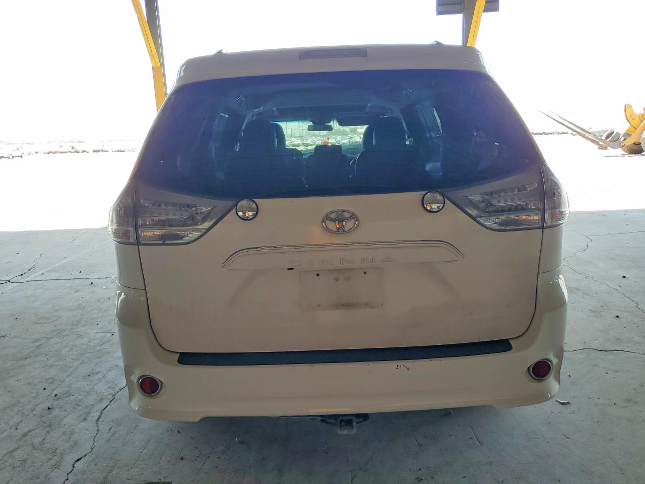 2011 Toyota Sienna Sport White vin: 5TDXK3DCXBS054422