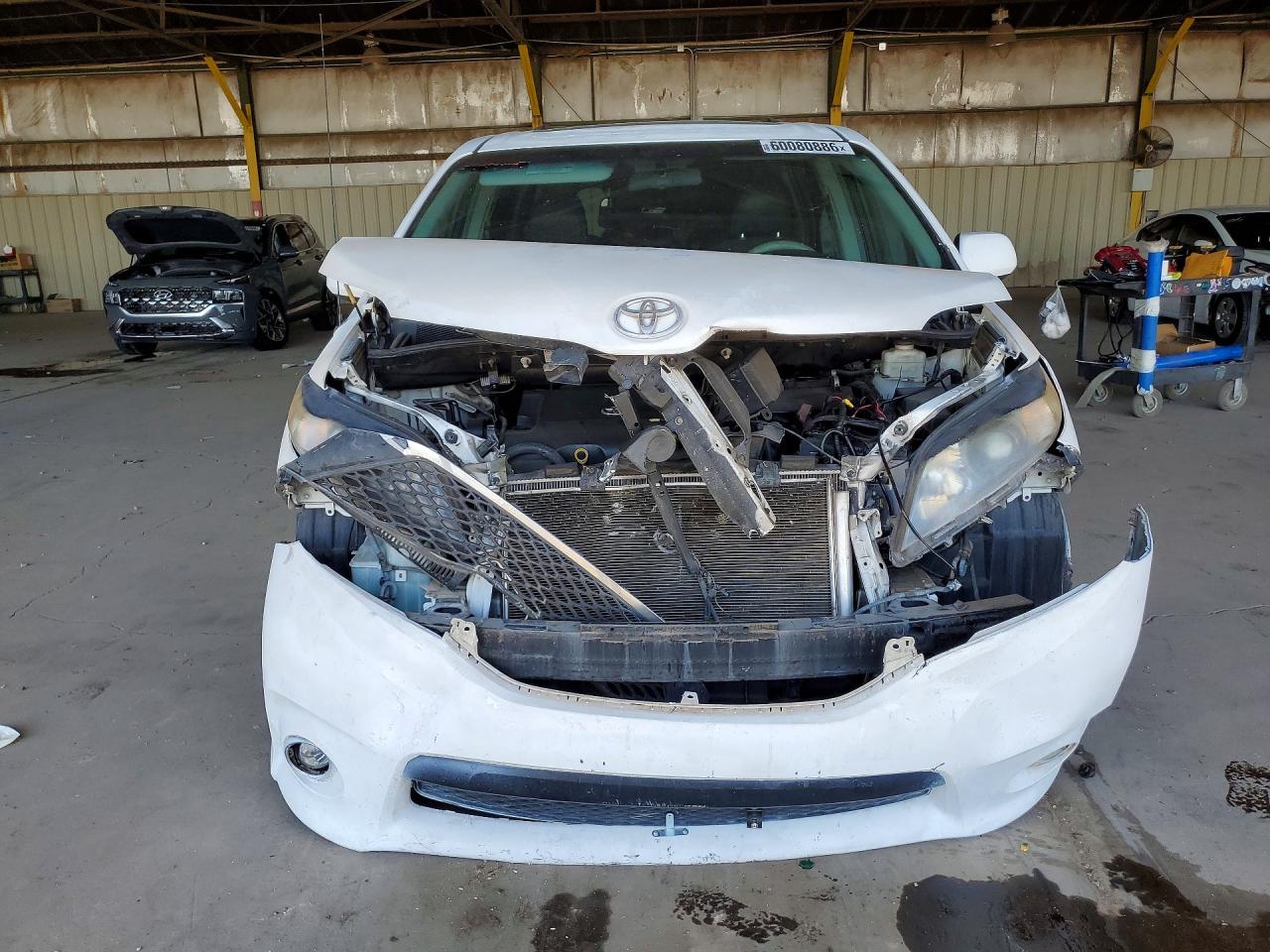 2011 Toyota Sienna Sport White vin: 5TDXK3DCXBS054422