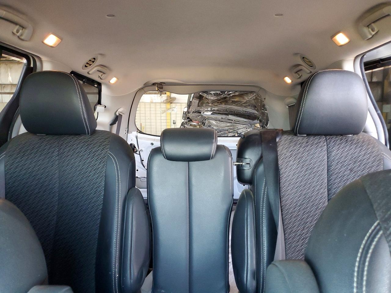 2011 Toyota Sienna Sport White vin: 5TDXK3DCXBS054422