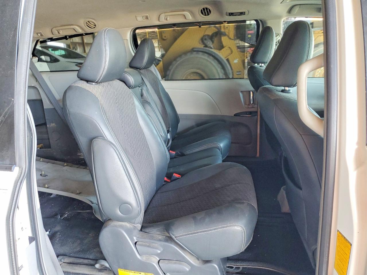 2011 Toyota Sienna Sport White vin: 5TDXK3DCXBS054422