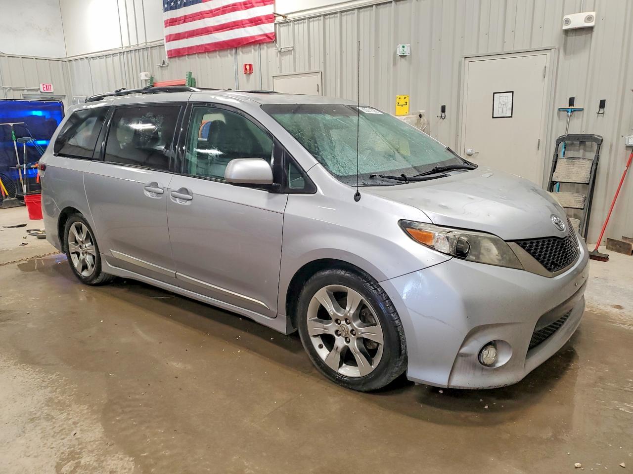 2012 Toyota Sienna Sport Серебряный vin: 5TDXK3DCXCS255349