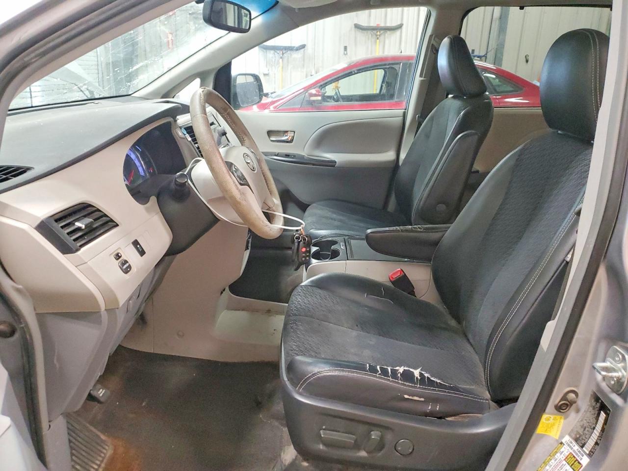 2012 Toyota Sienna Sport Серебряный vin: 5TDXK3DCXCS255349