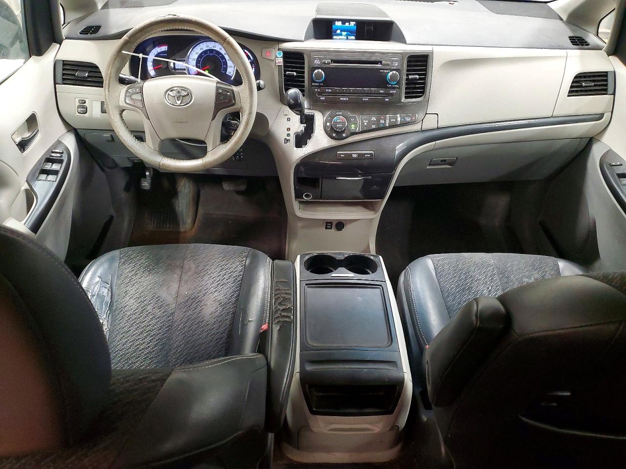 2012 Toyota Sienna Sport Серебряный vin: 5TDXK3DCXCS255349