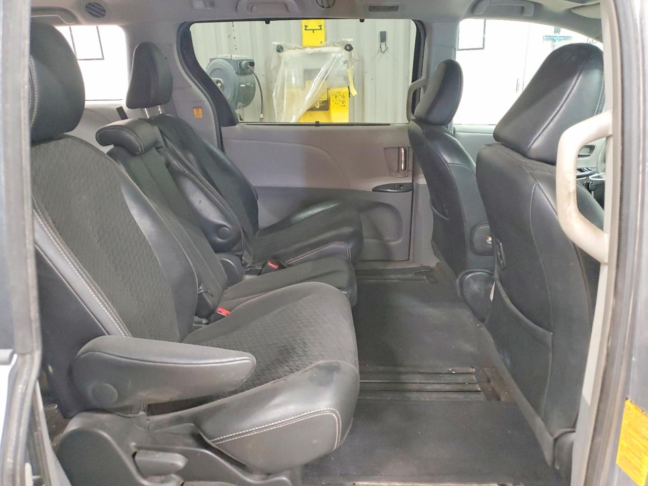 2012 Toyota Sienna Sport Серебряный vin: 5TDXK3DCXCS255349