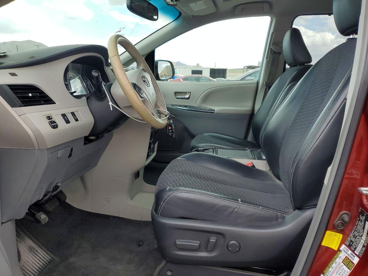 2013 Toyota Sienna Sport Burgundy vin: 5TDXK3DCXDS289681