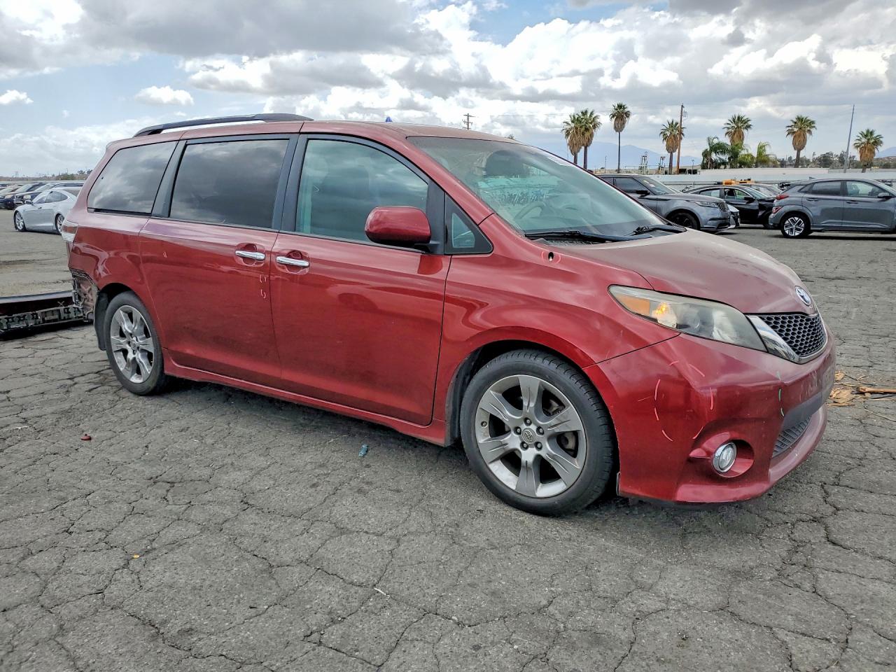 2013 Toyota Sienna Sport Burgundy vin: 5TDXK3DCXDS289681