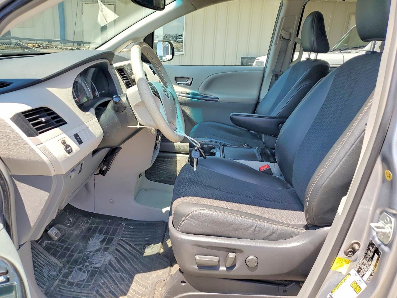2013 Toyota Sienna Sport Silver vin: 5TDXK3DCXDS299708