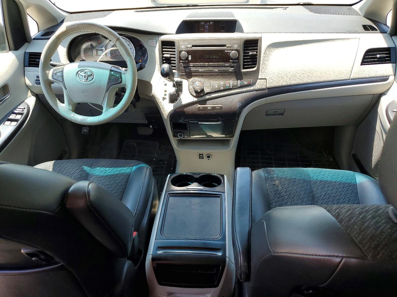 2013 Toyota Sienna Sport Silver vin: 5TDXK3DCXDS299708