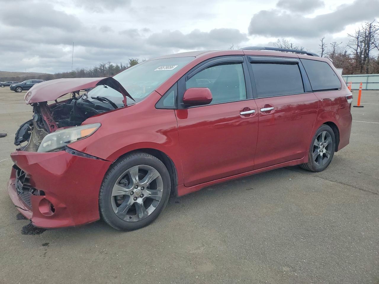 2013 Toyota Sienna Se 8-passenger Burgundy vin: 5TDXK3DCXDS331170