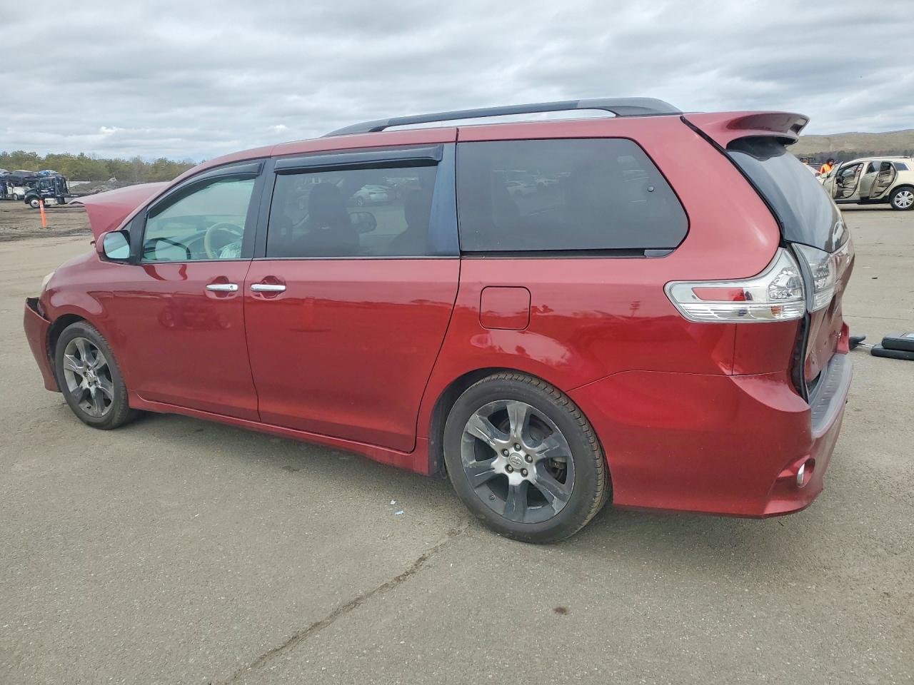 2013 Toyota Sienna Se 8-passenger Burgundy vin: 5TDXK3DCXDS331170