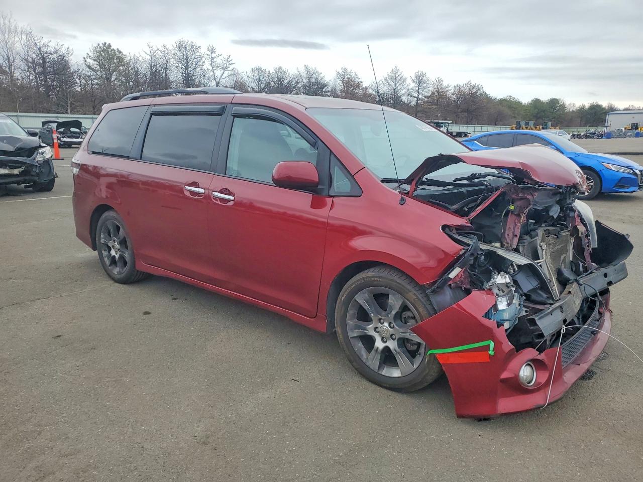 2013 Toyota Sienna Se 8-passenger Burgundy vin: 5TDXK3DCXDS331170